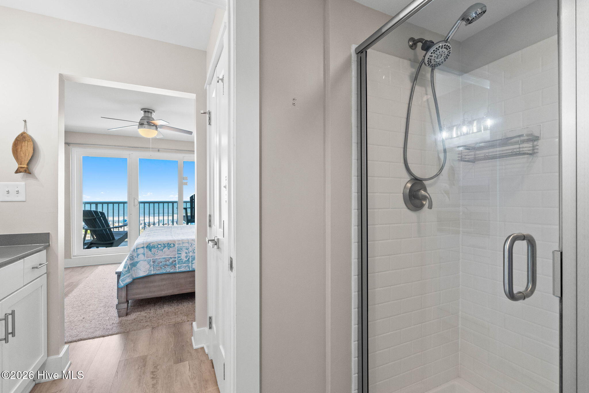 100565689 | Photo 12