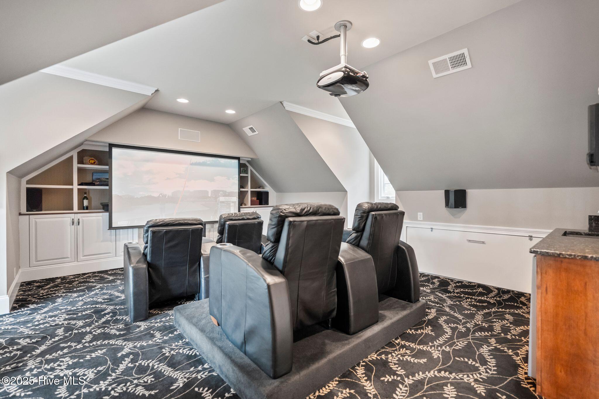 100530857 | Photo 41