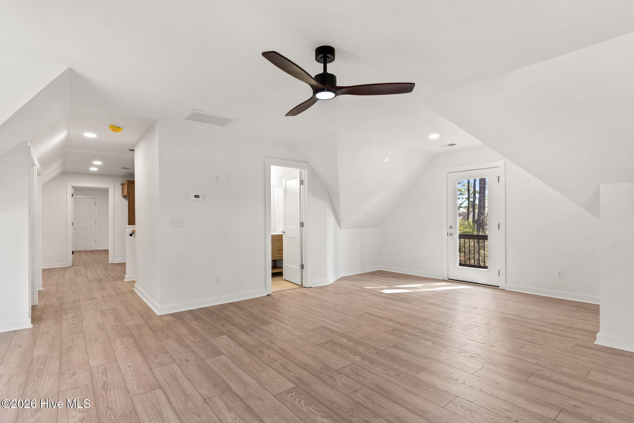 100559220 | Photo 39