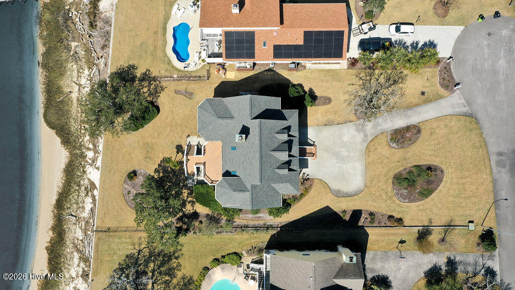 100563710 | Photo 63