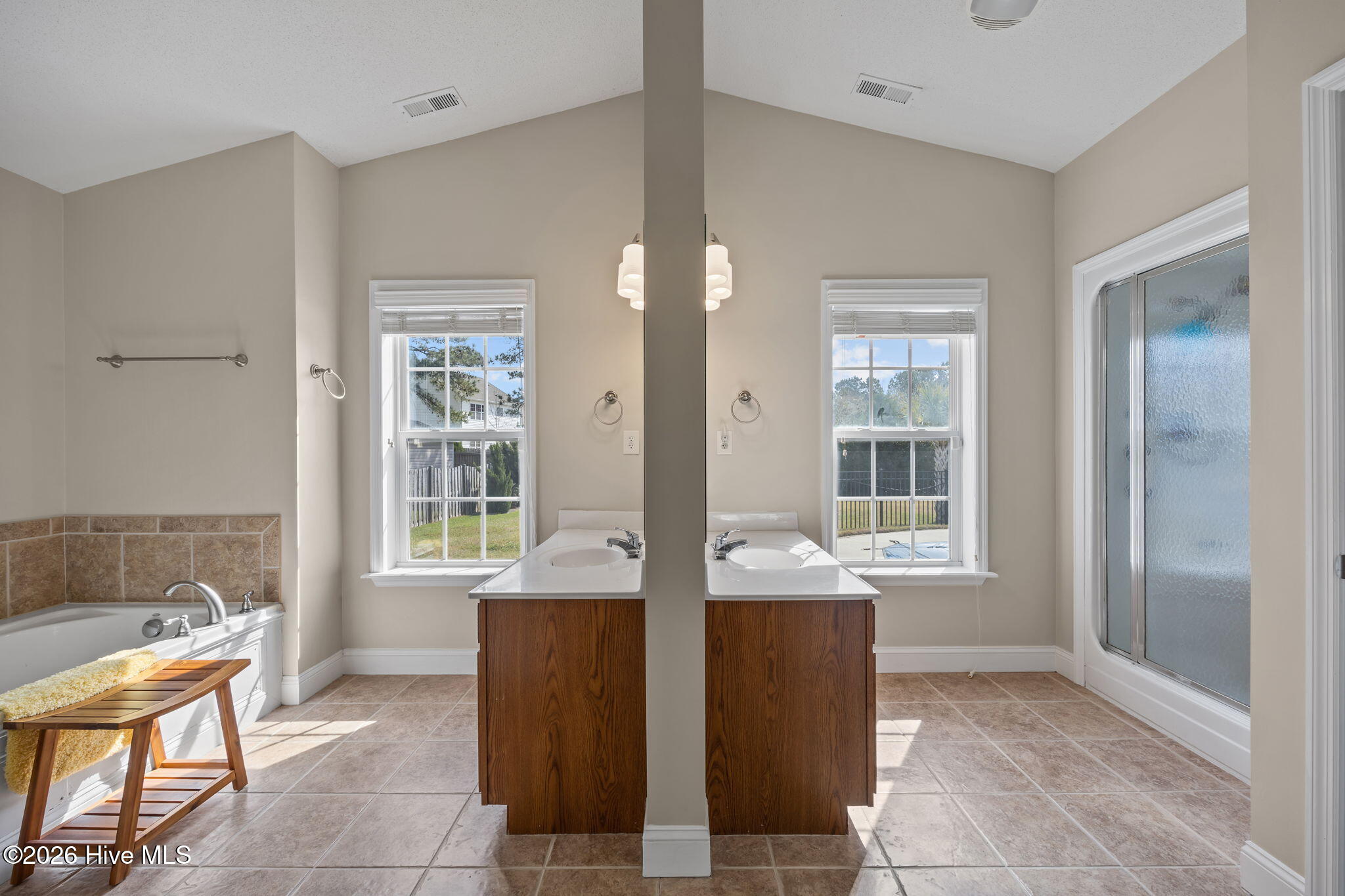 100570536 | Photo 15