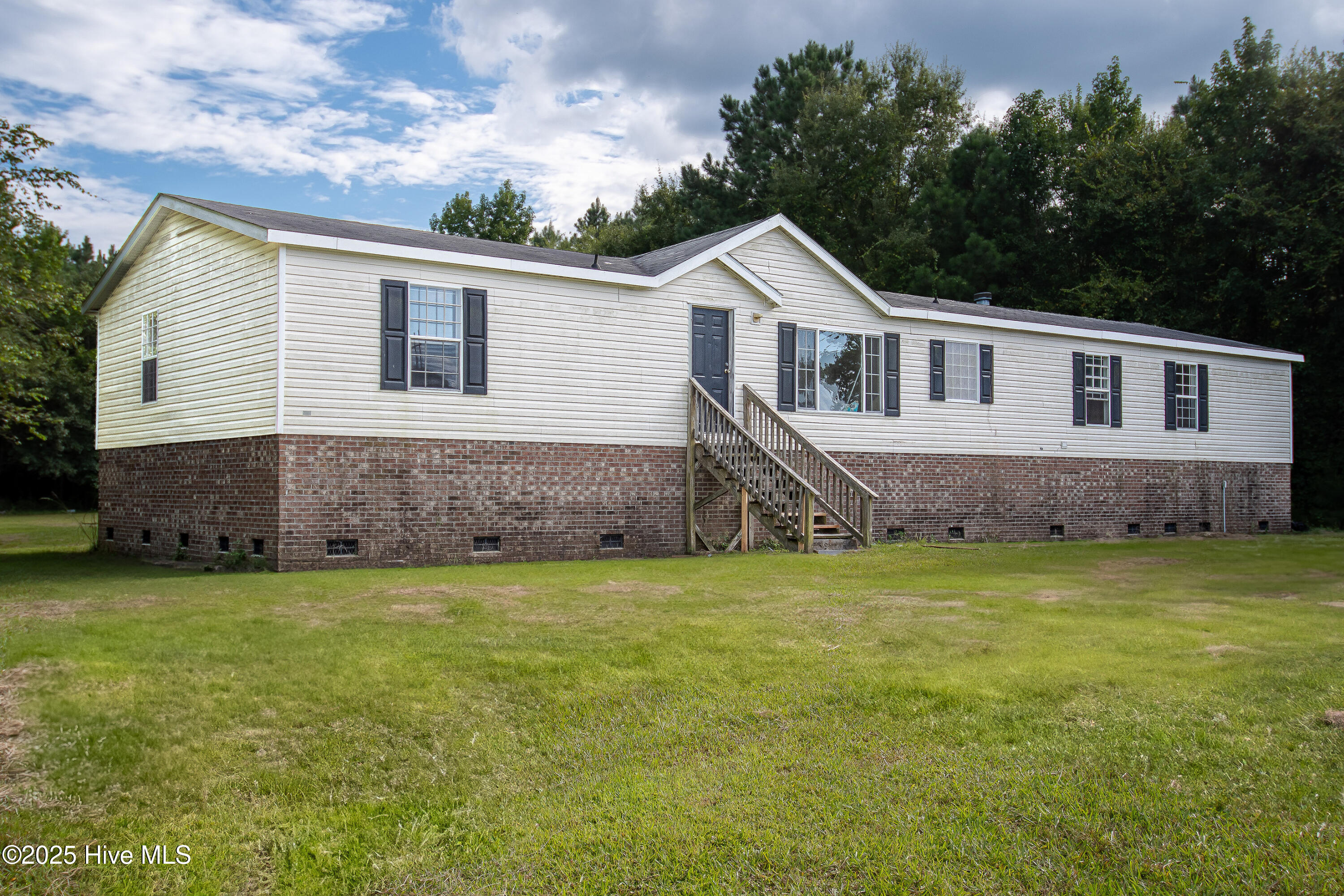 636 Community Center Drive, Kinston, NC 28504 Listing Photo  1