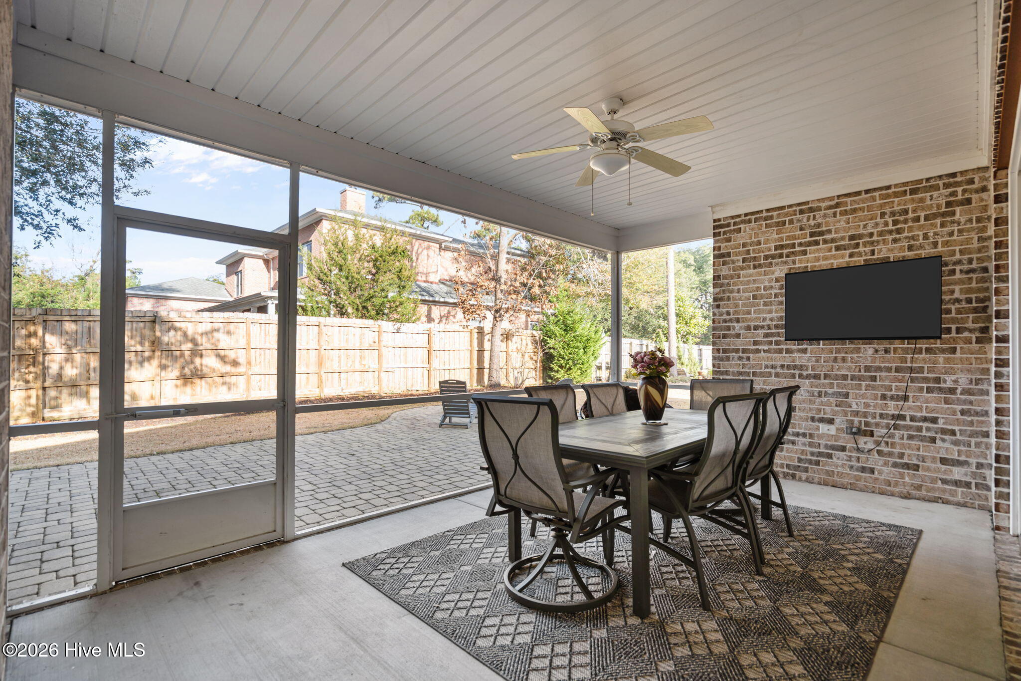 100548137 | Photo 42