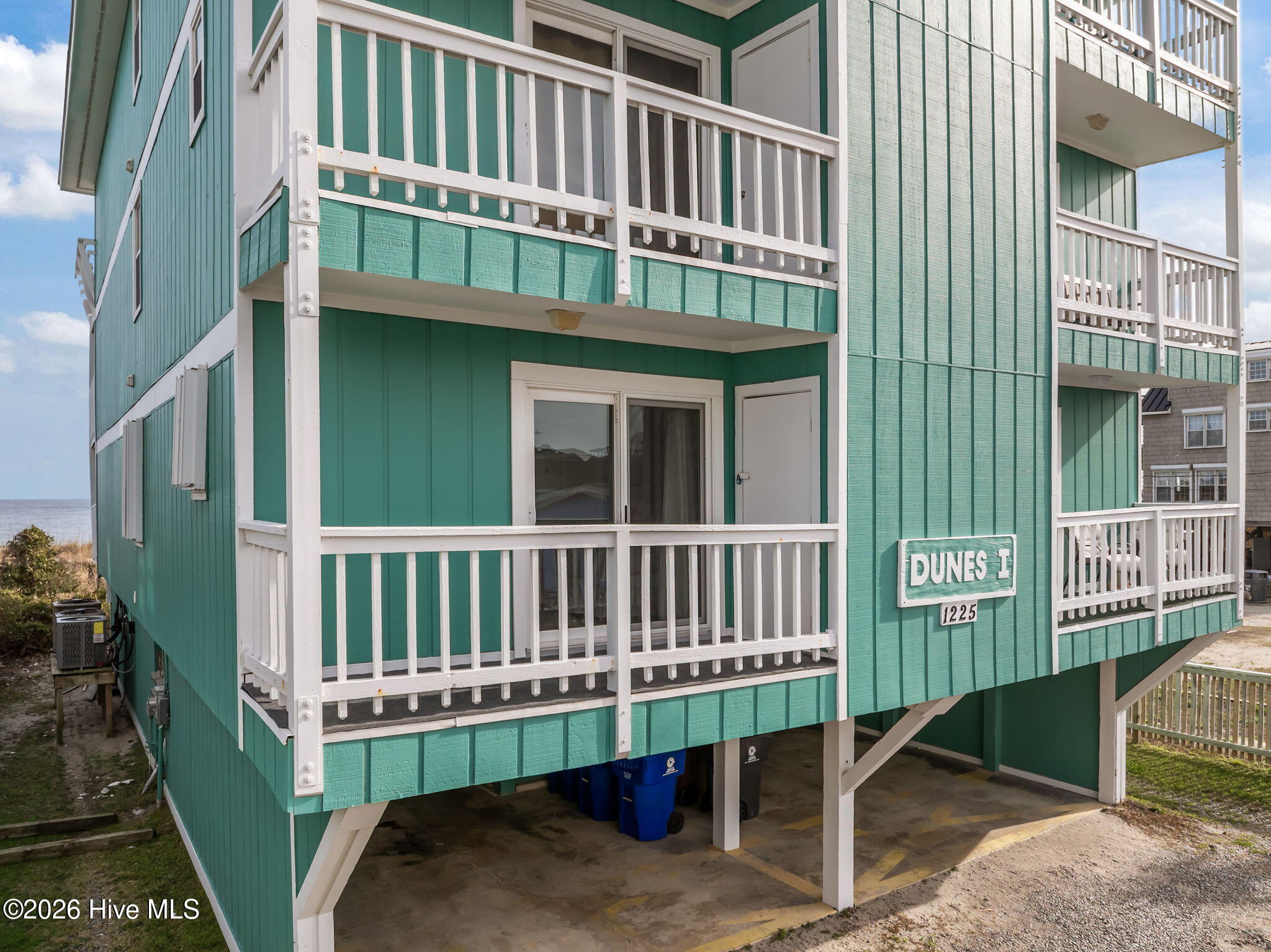 100549615 | Photo 42