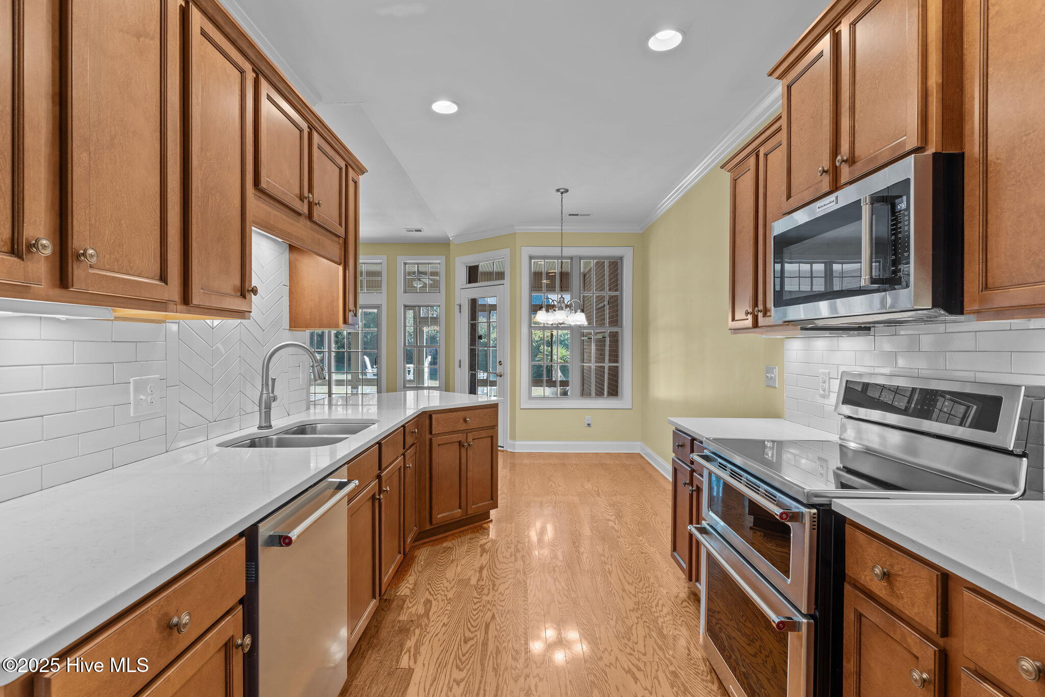 100541169 | Photo 12