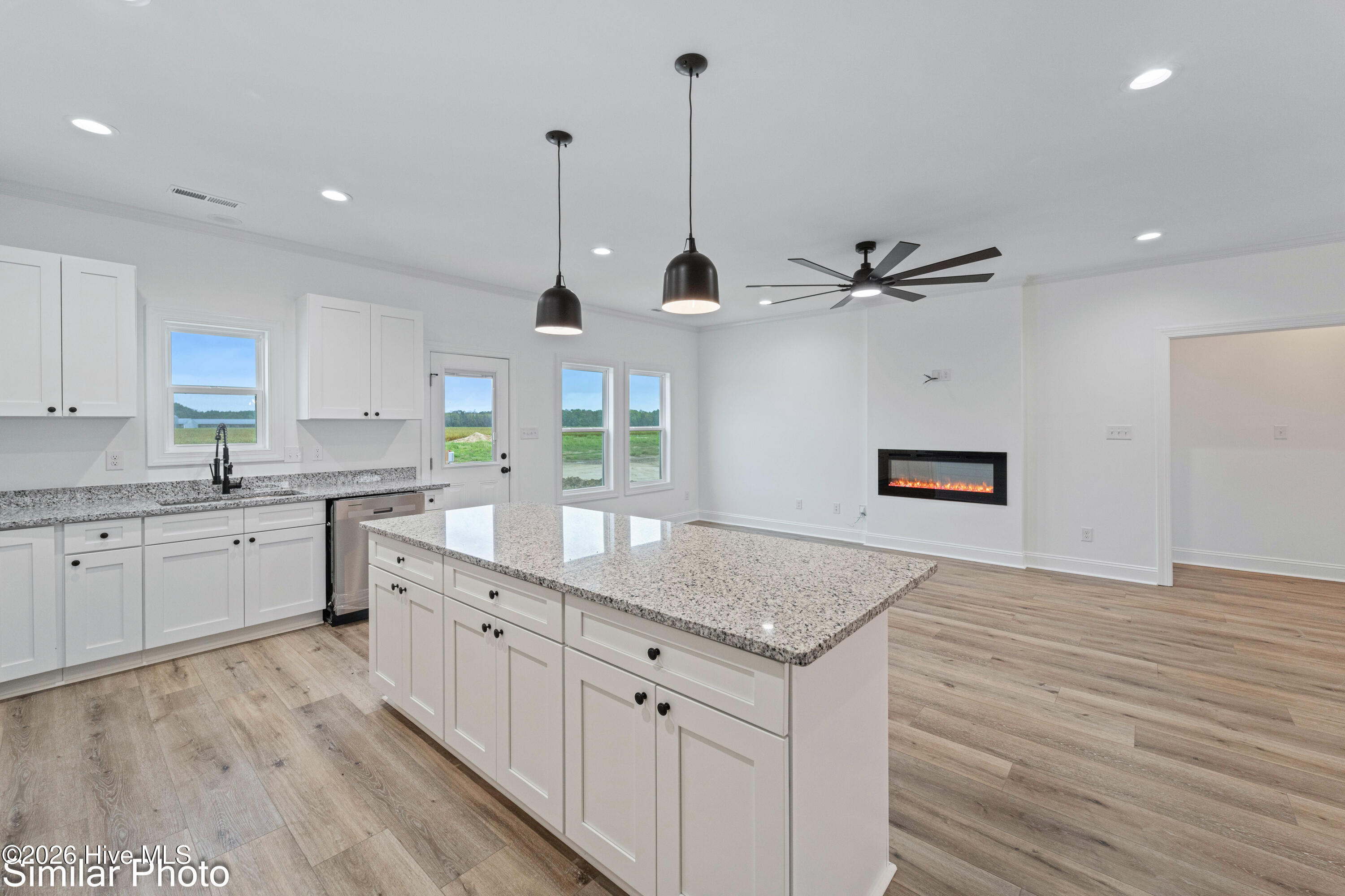 100554936 | Photo 17