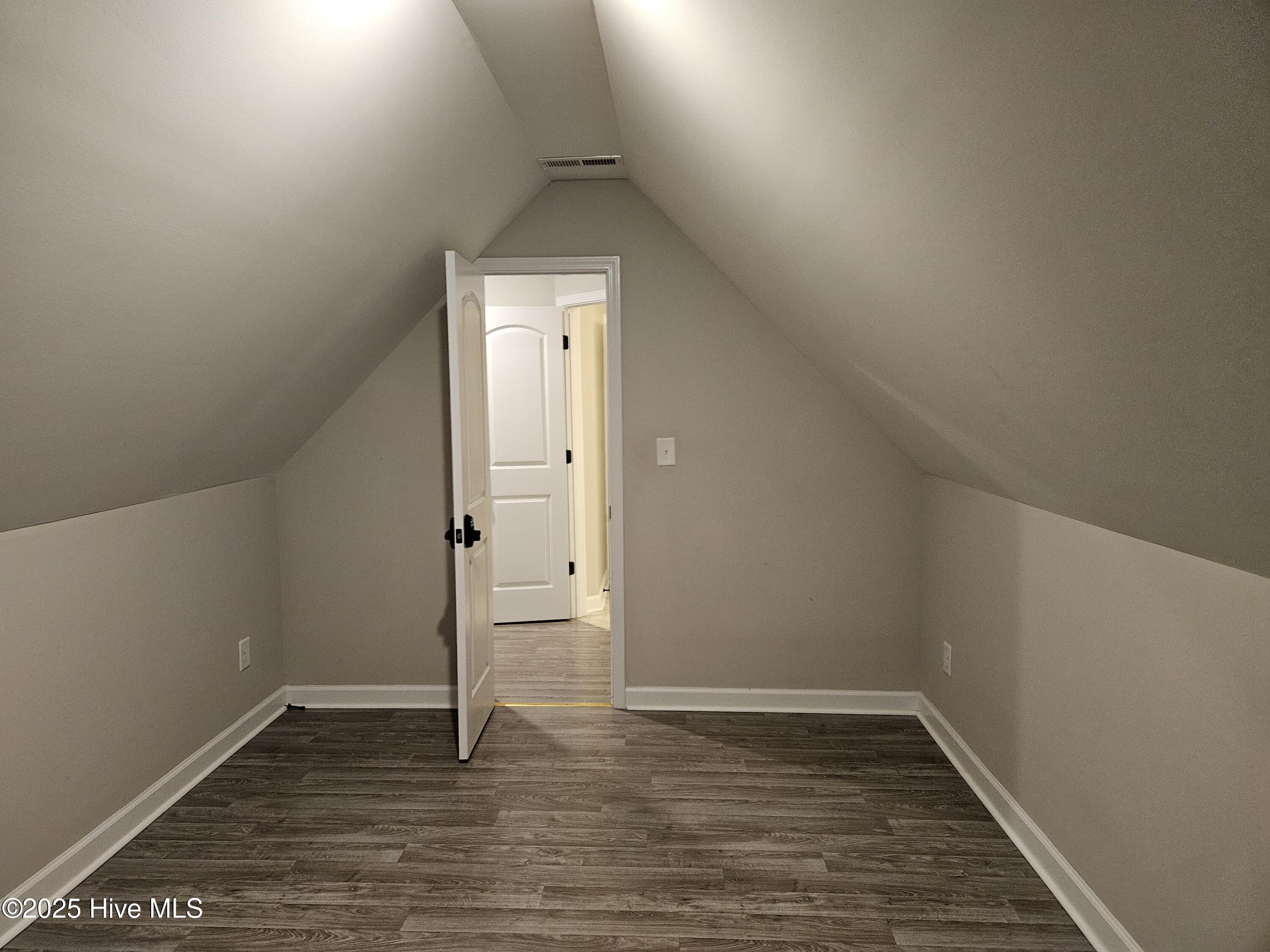 100539079 | Photo 21