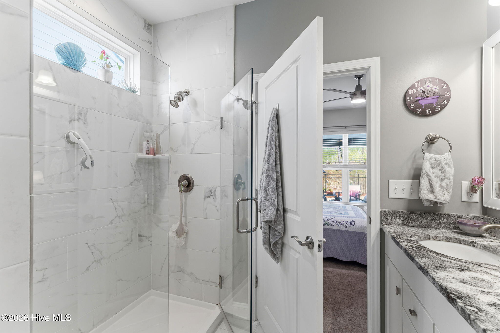 100565858 | Photo 30