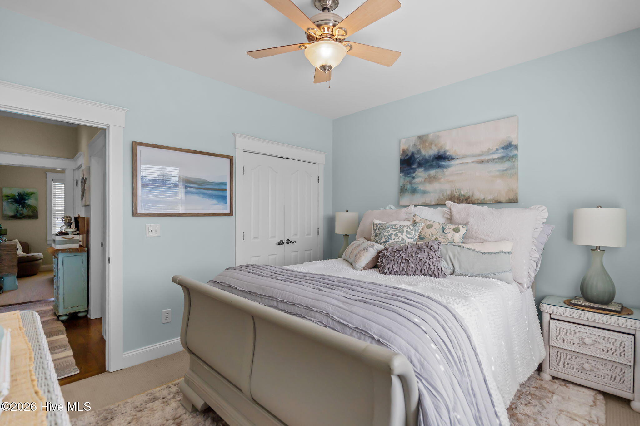 100555800 | Photo 32