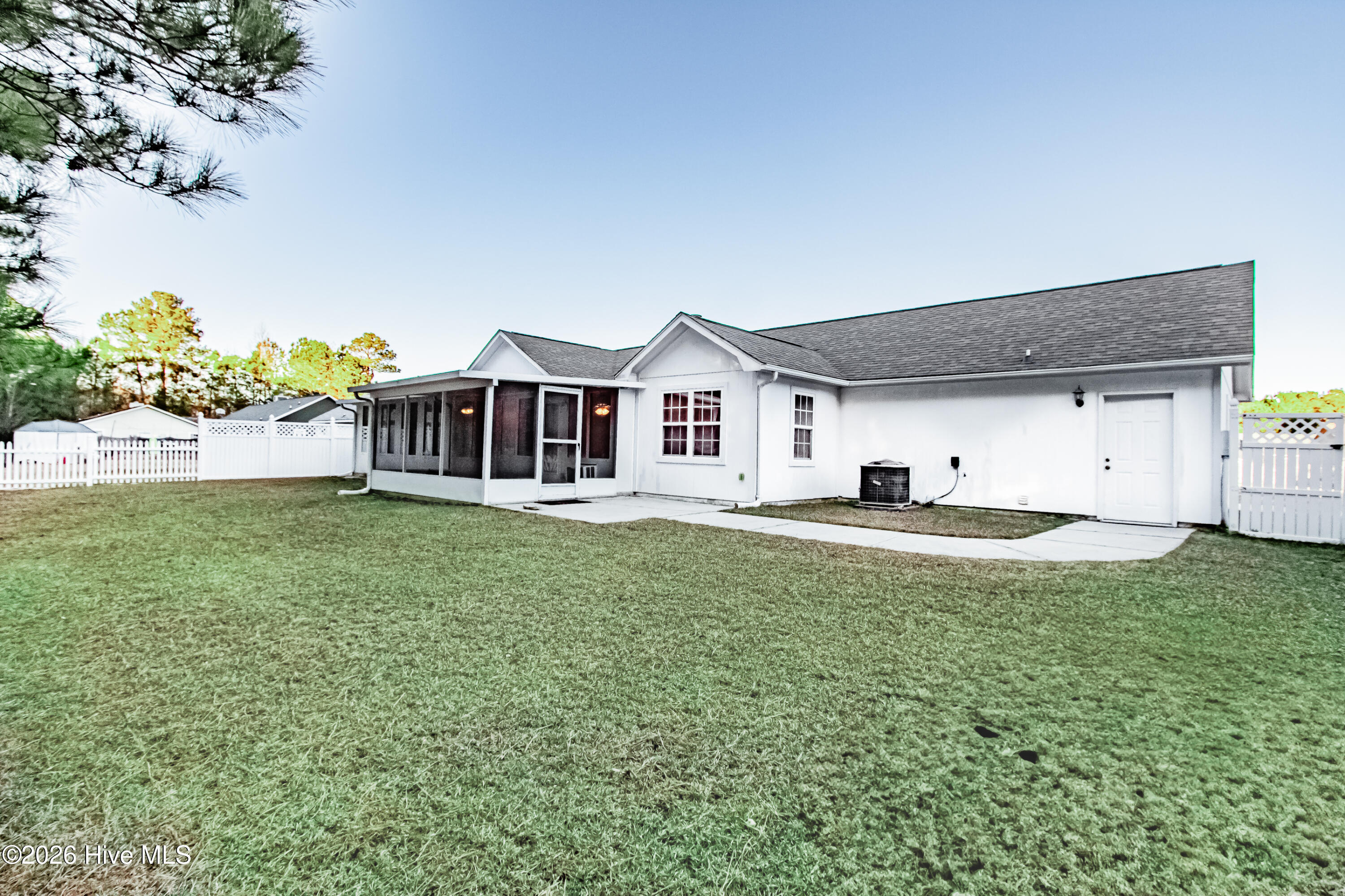 100547548 | Photo 29