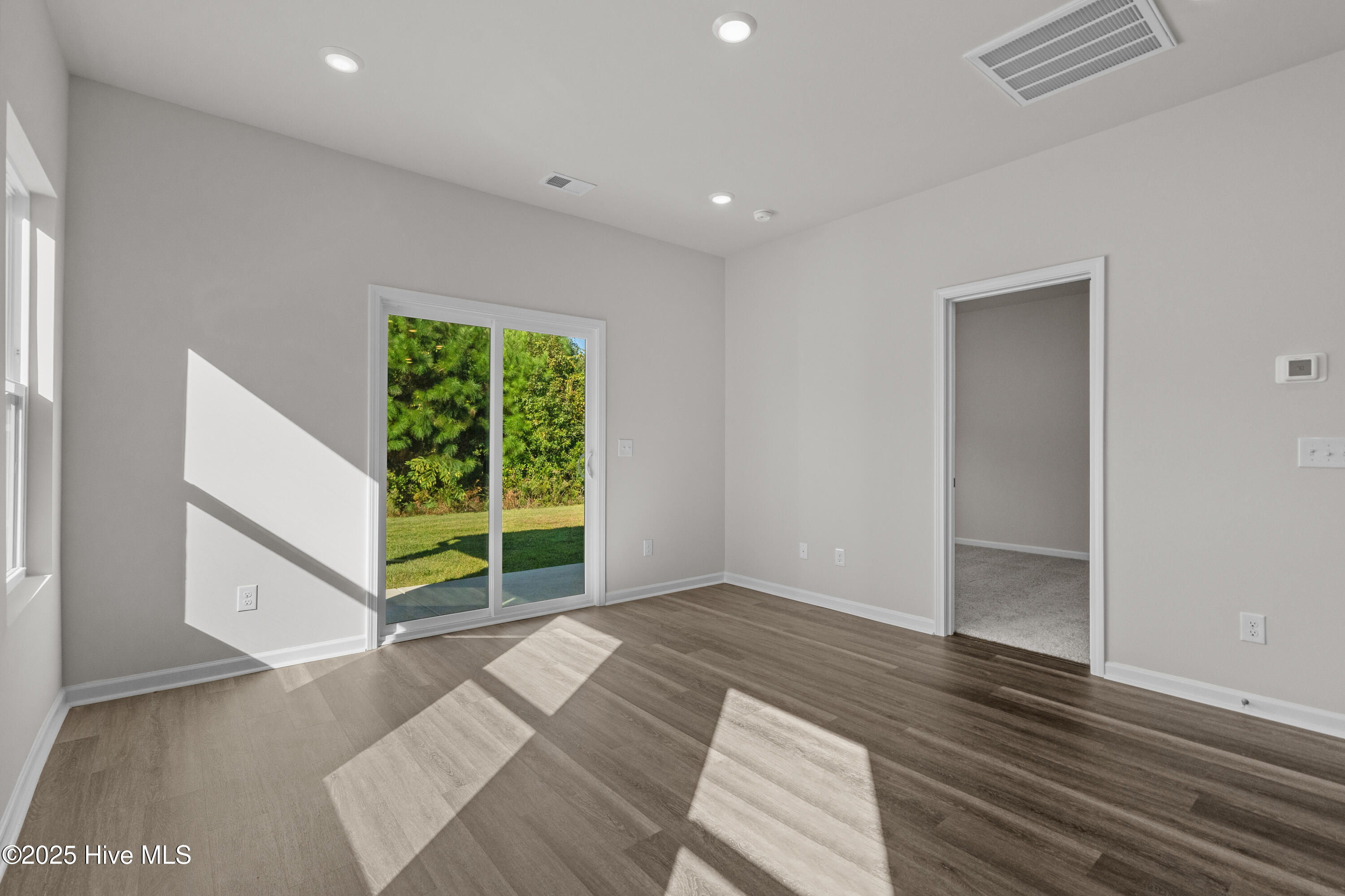 100536567 | Photo 10