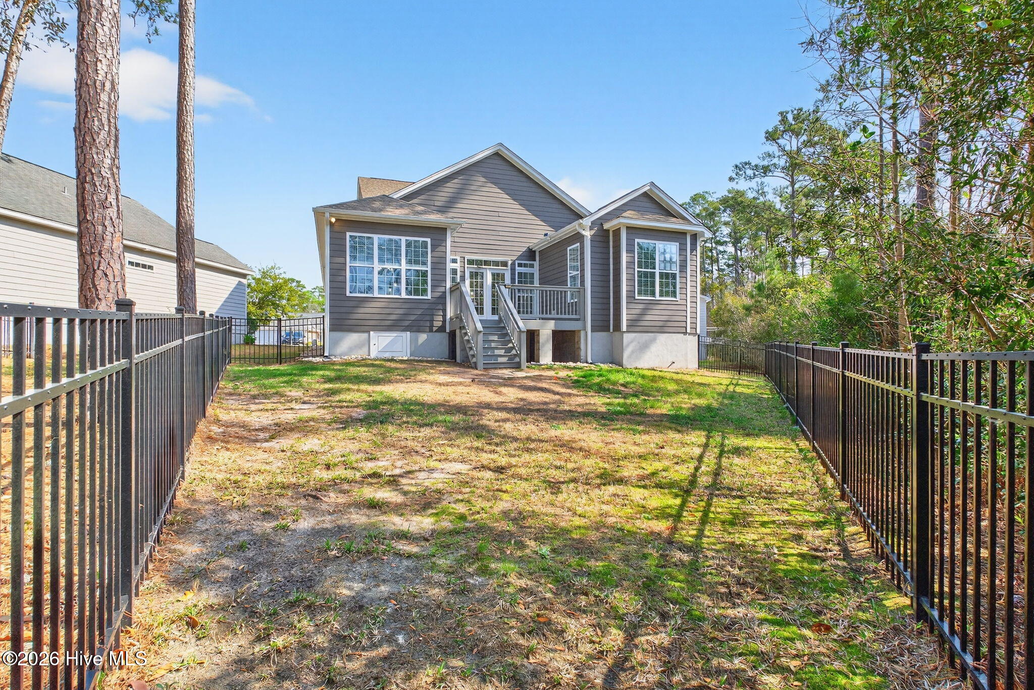 100563252 | Photo 47