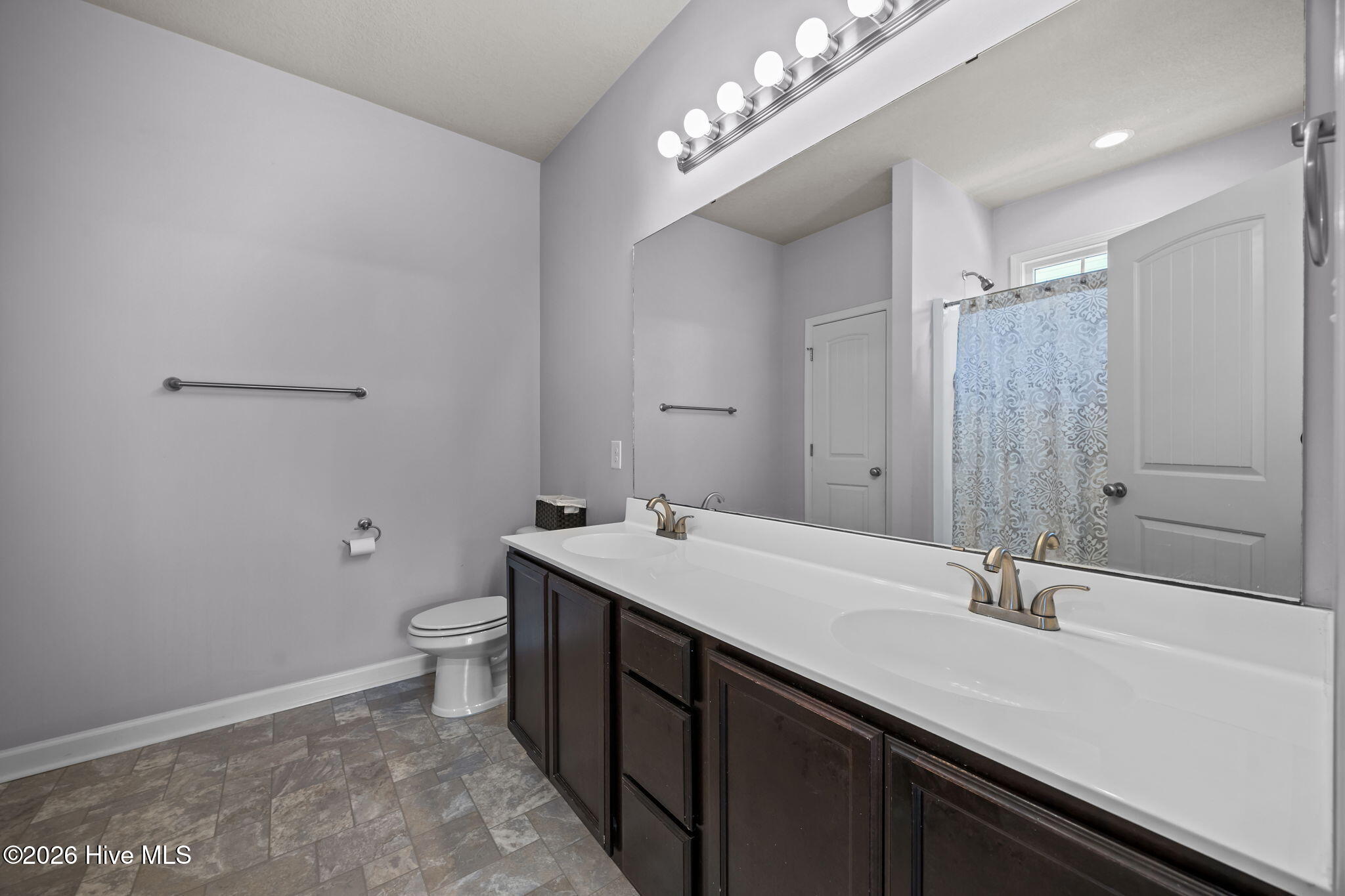 100556762 | Photo 23