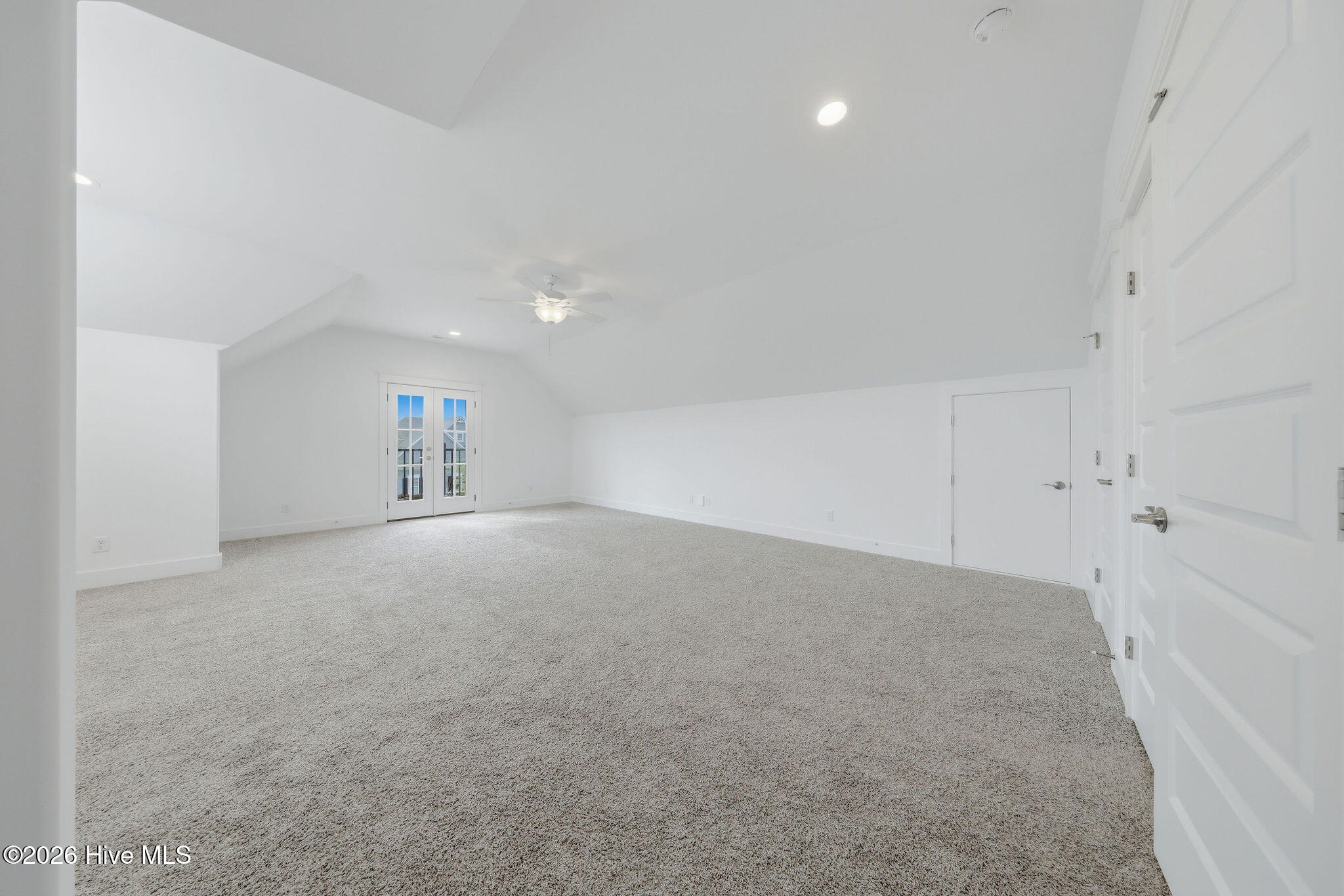 100562967 | Photo 42