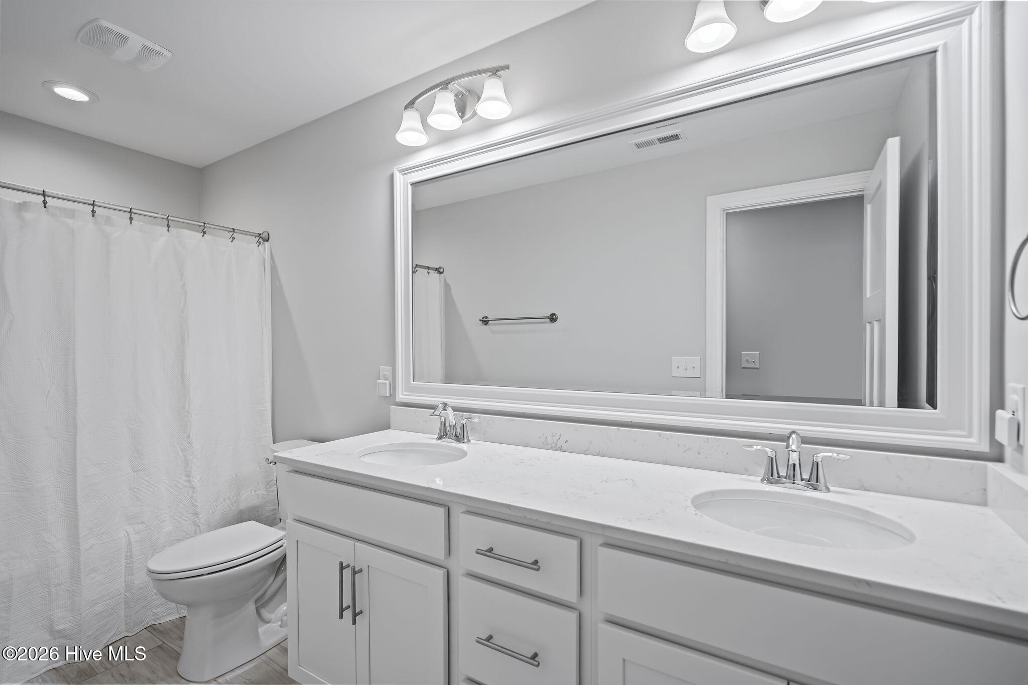 100562064 | Photo 36