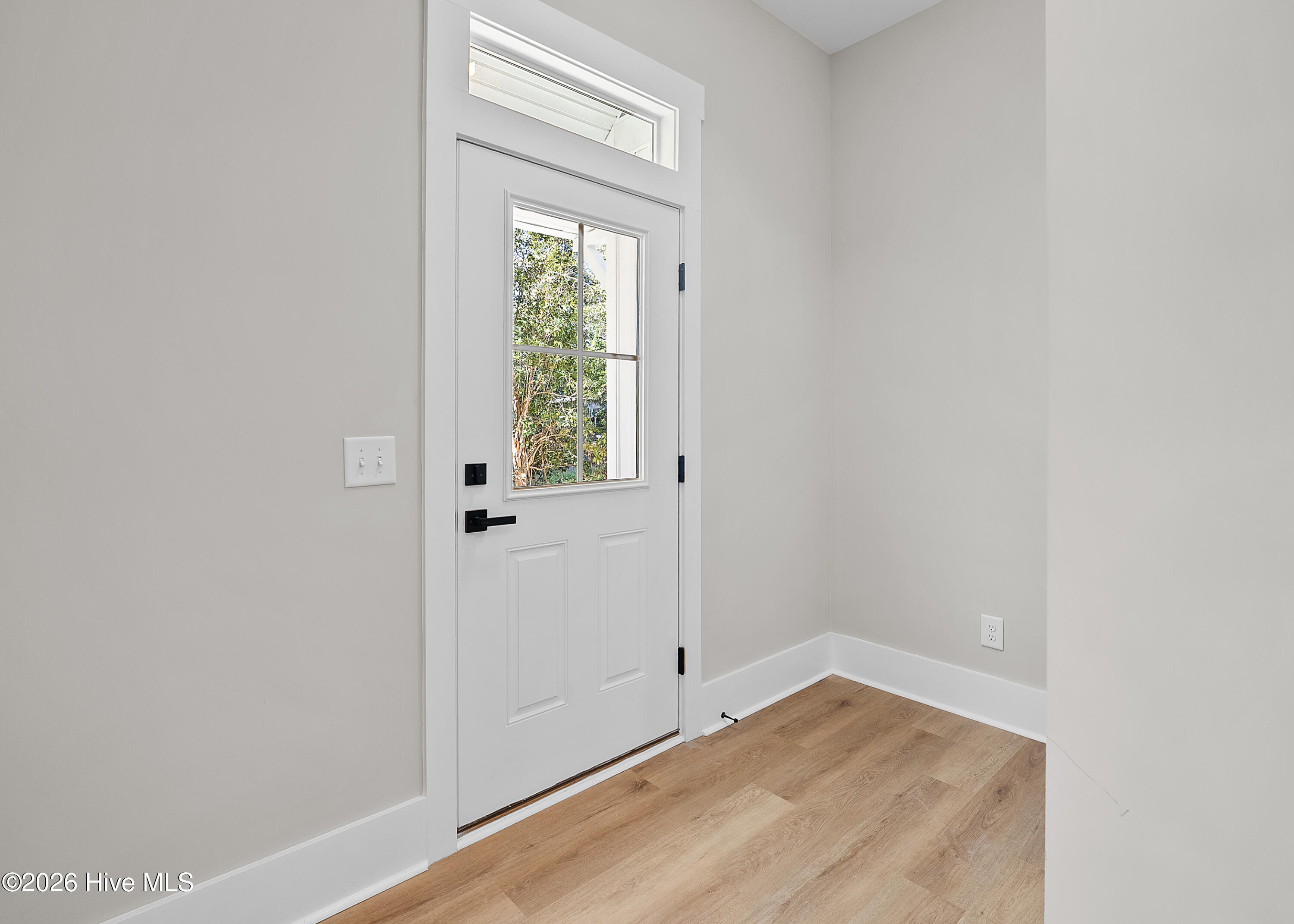 100566285 | Photo 10