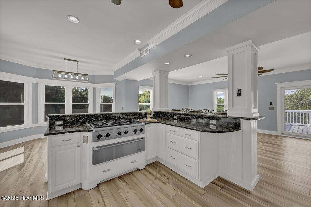 100531490 | Photo 40