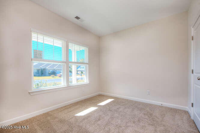 100540645 | Photo 24