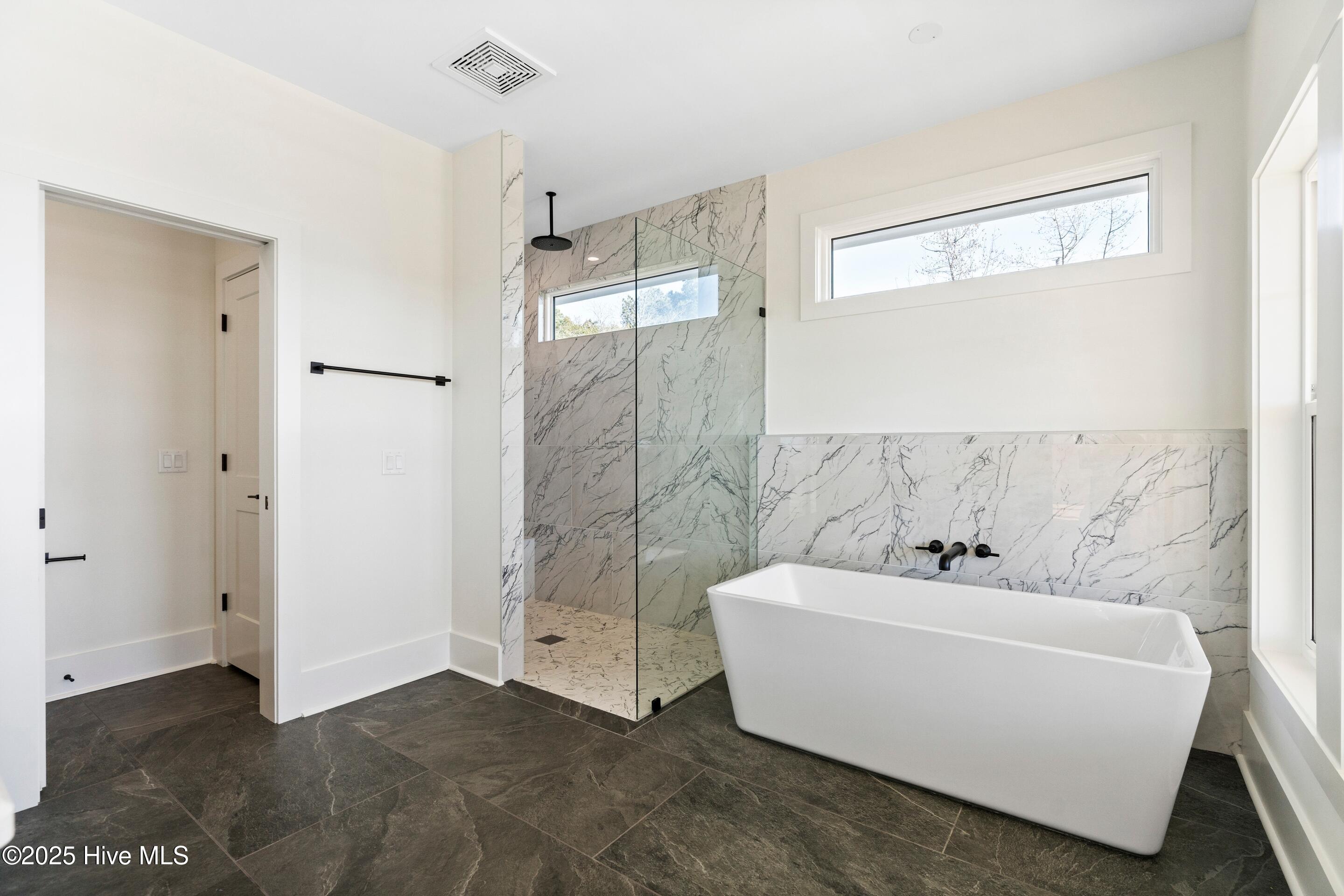 100545730 | Photo 65