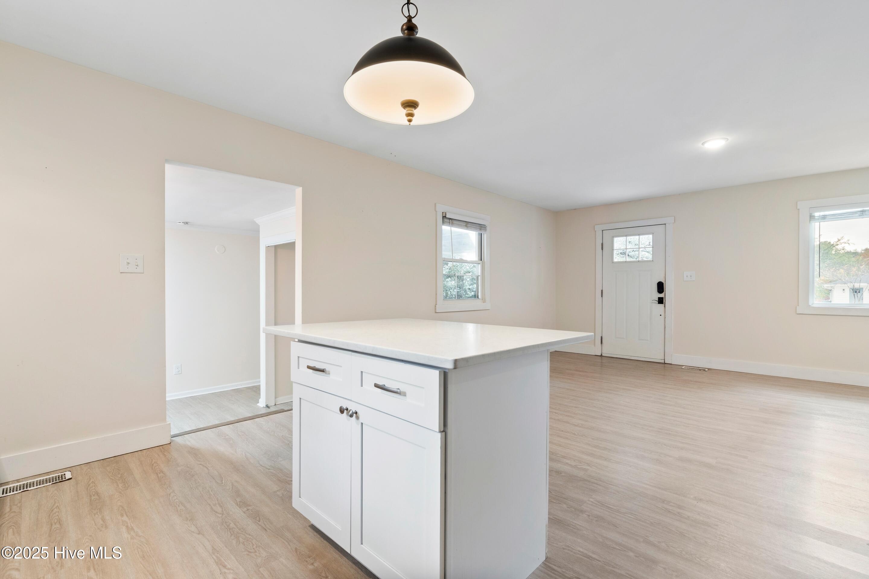 100542682 | Photo 15