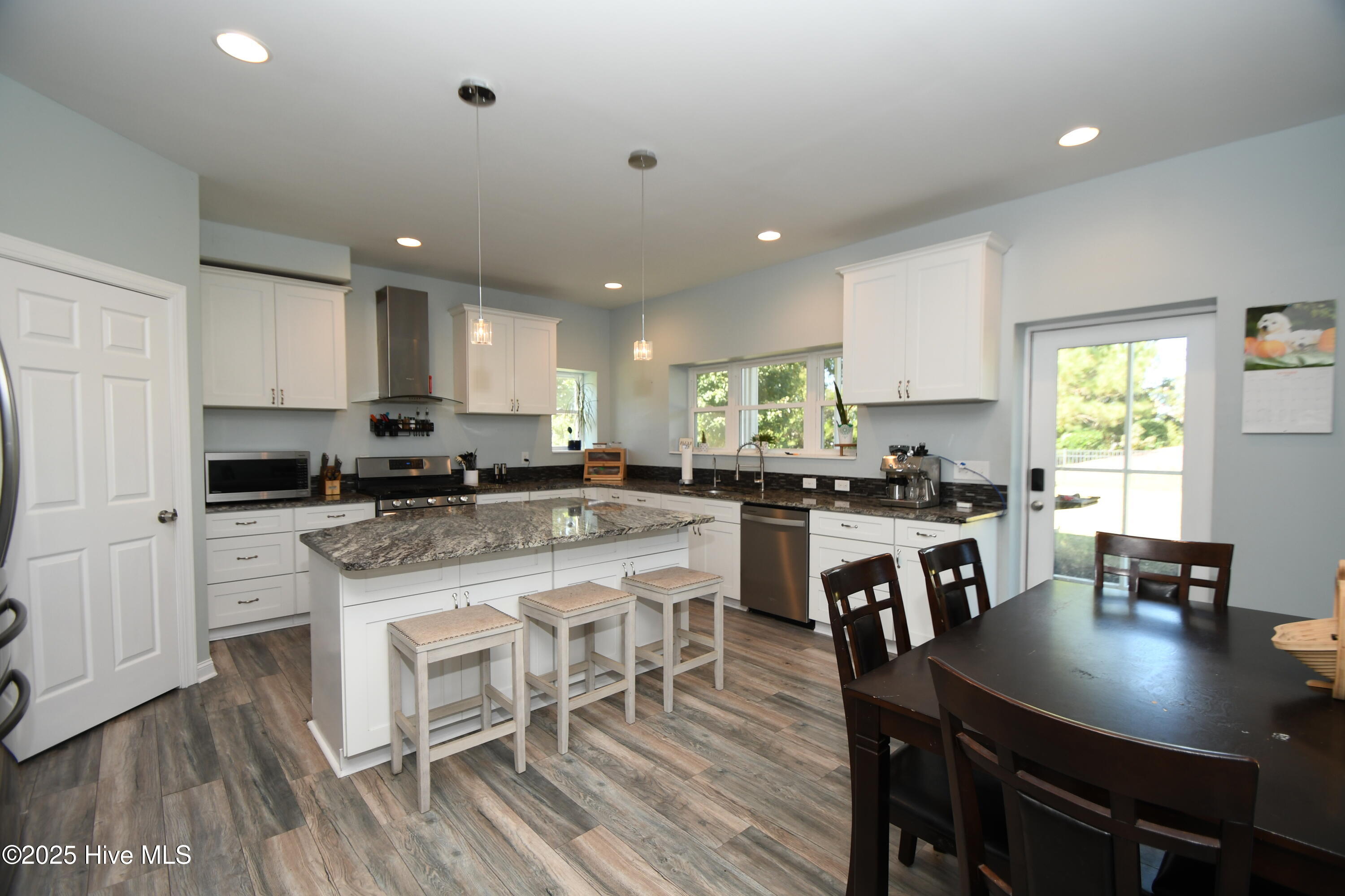 100537590 | Photo 10