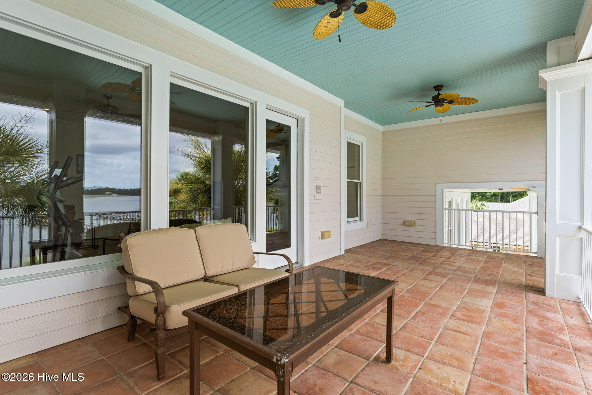 100554709 | Photo 84