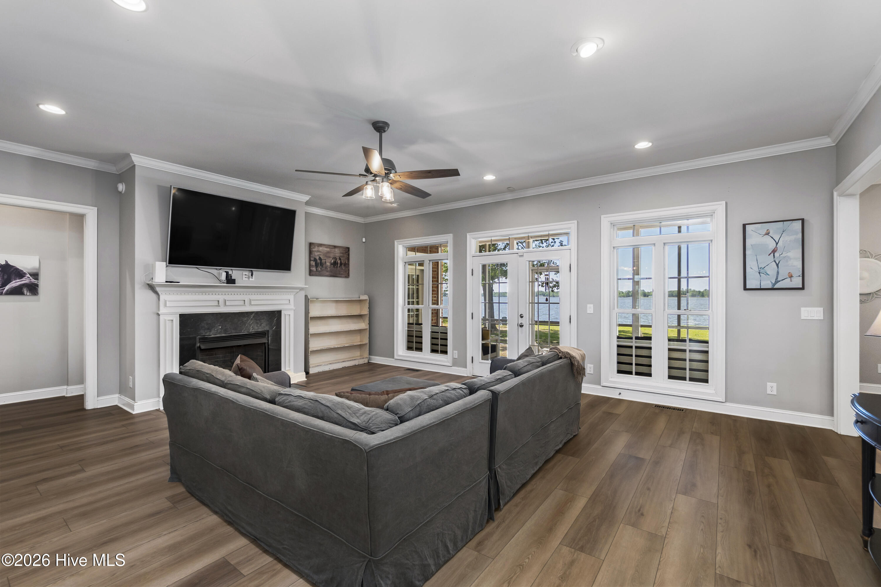 Living room to screen back porch