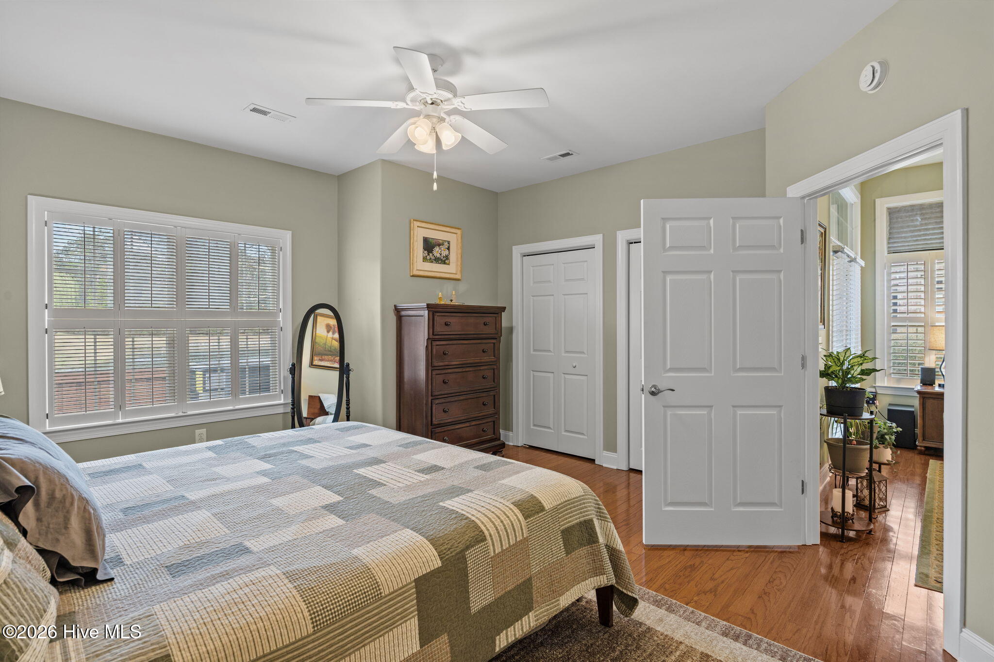 100560017 | Photo 19