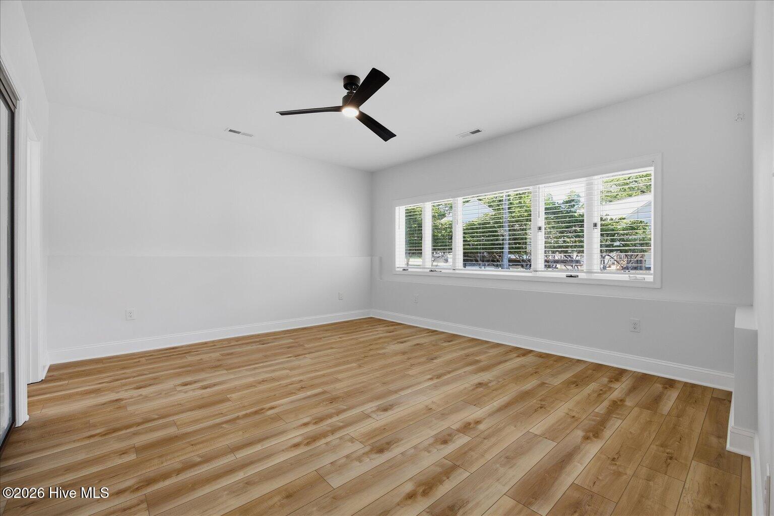 100569224 | Photo 31