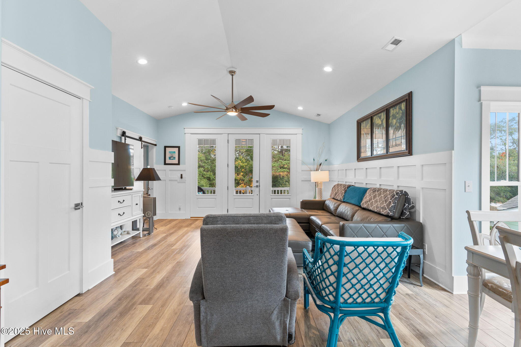 100543209 | Photo 14