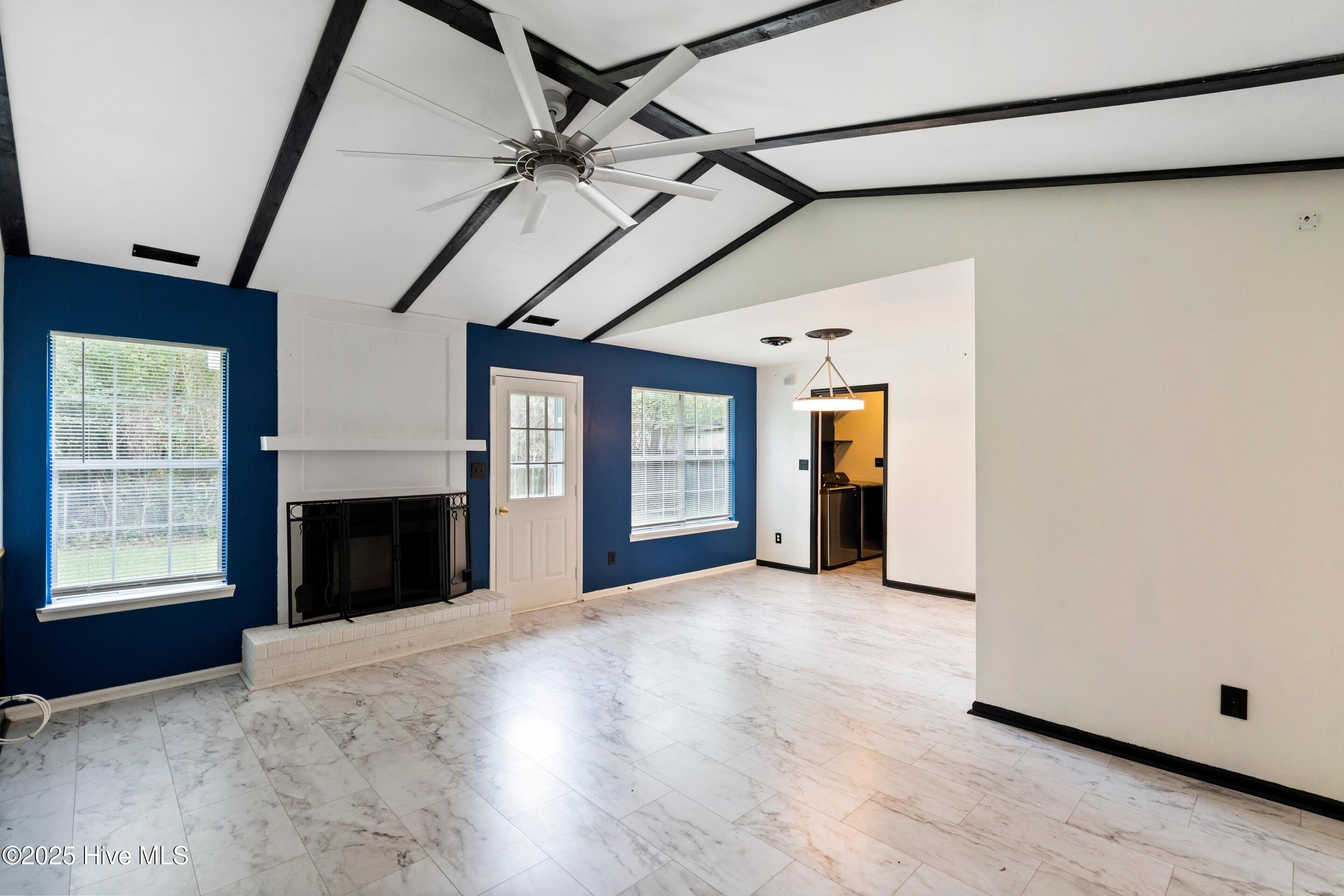 100523596 | Photo 26