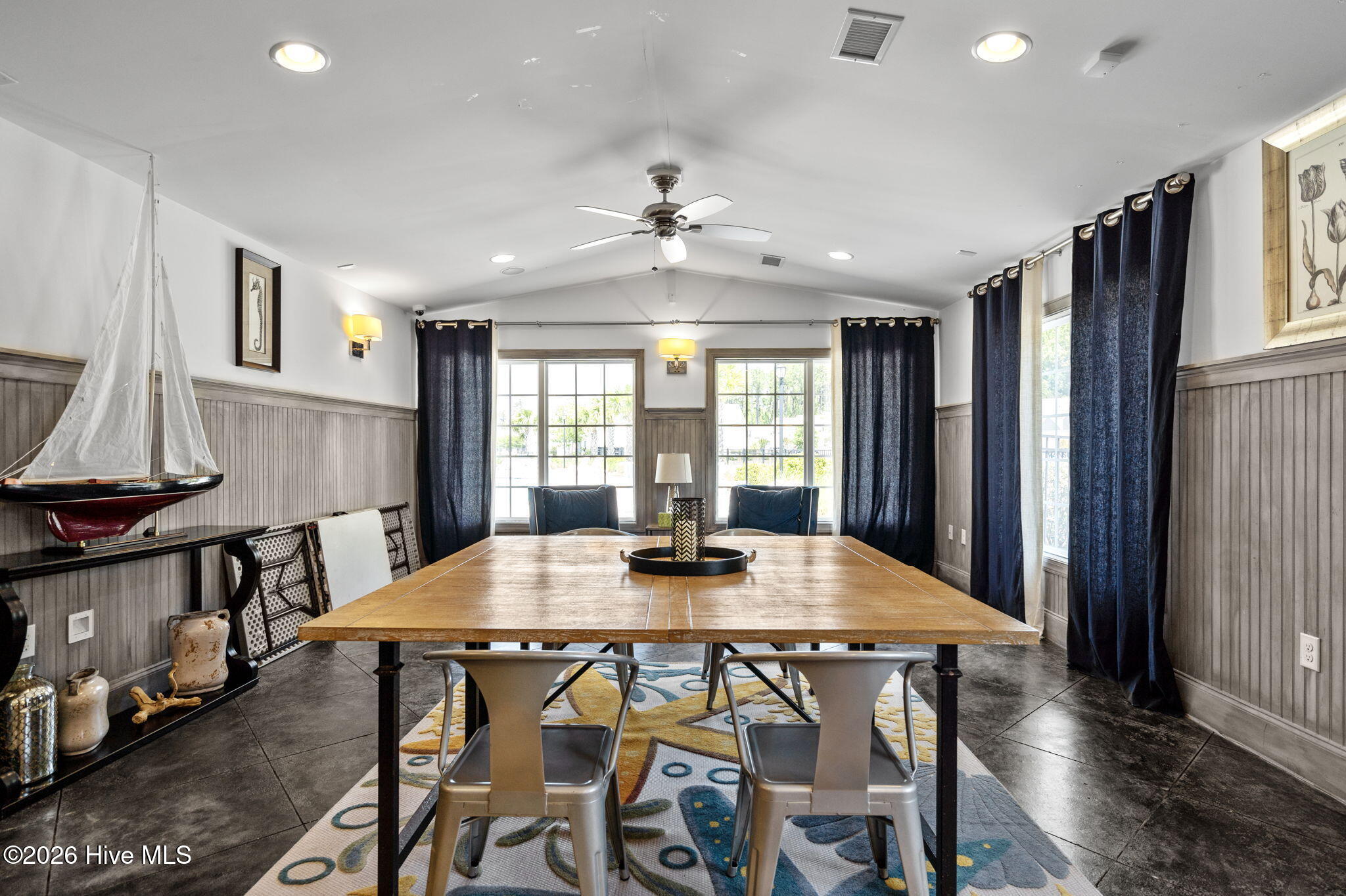 100554363 | Photo 60