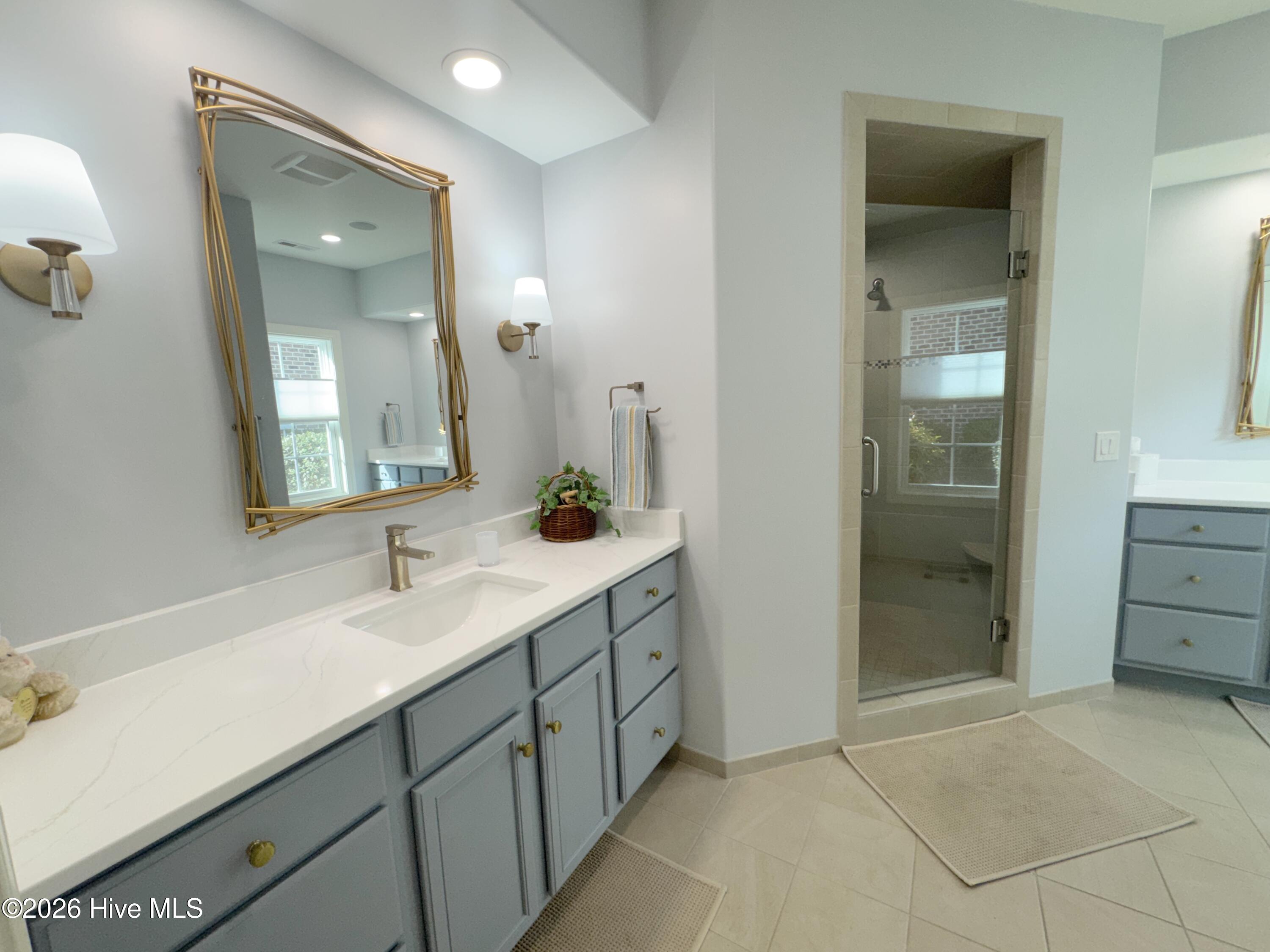 100564015 | Photo 24