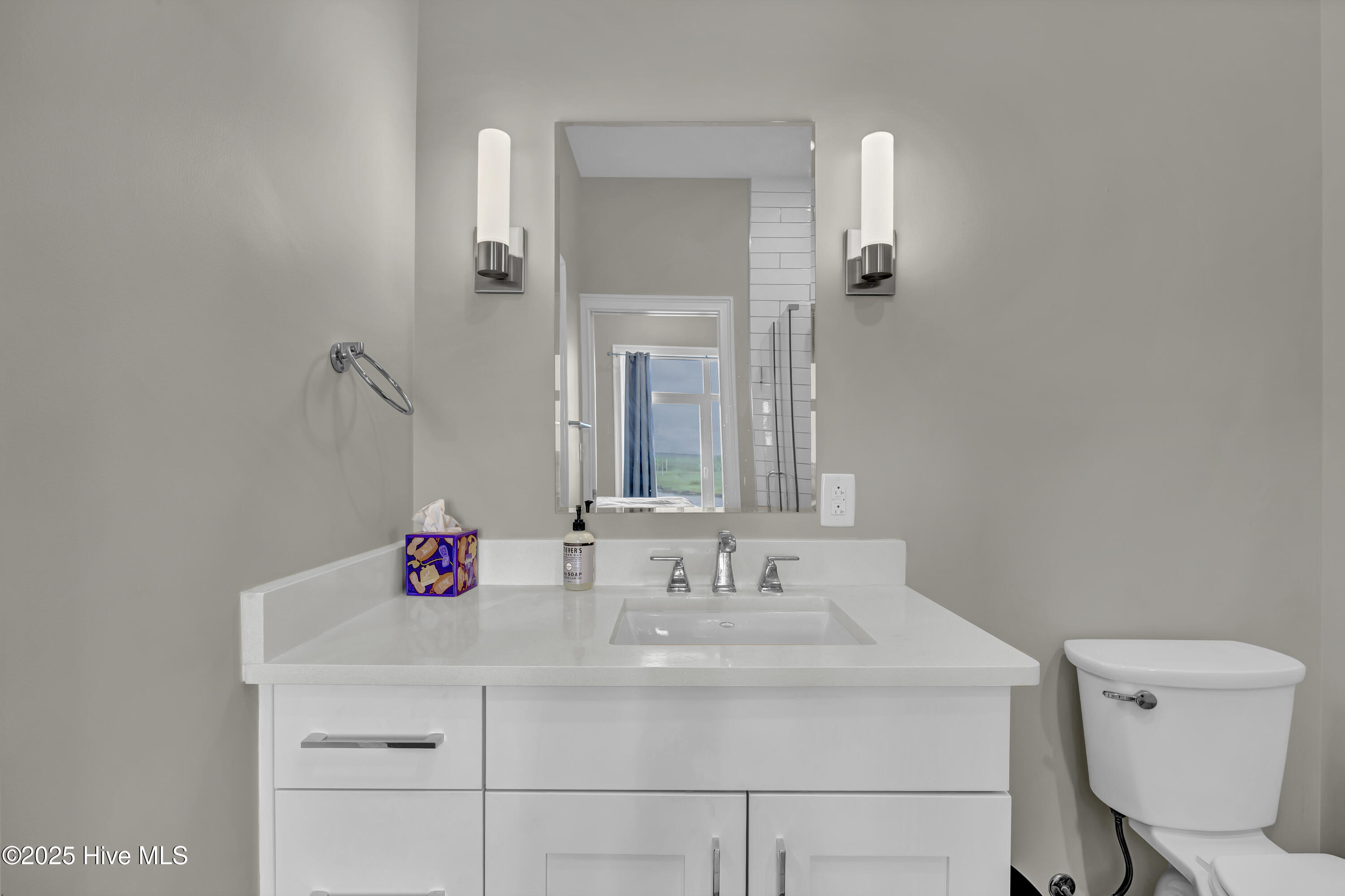 100556098 | Photo 15