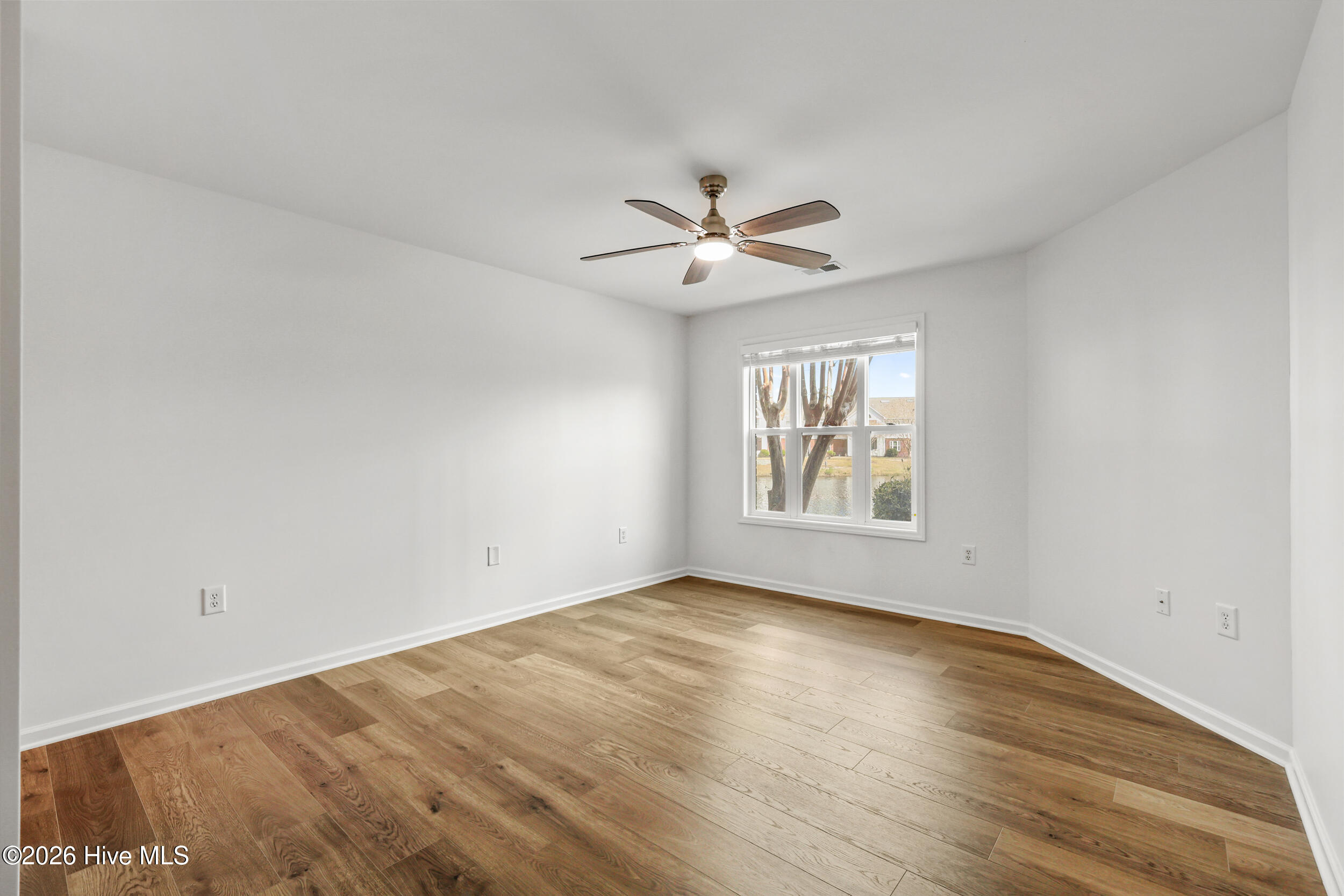 100559813 | Photo 17