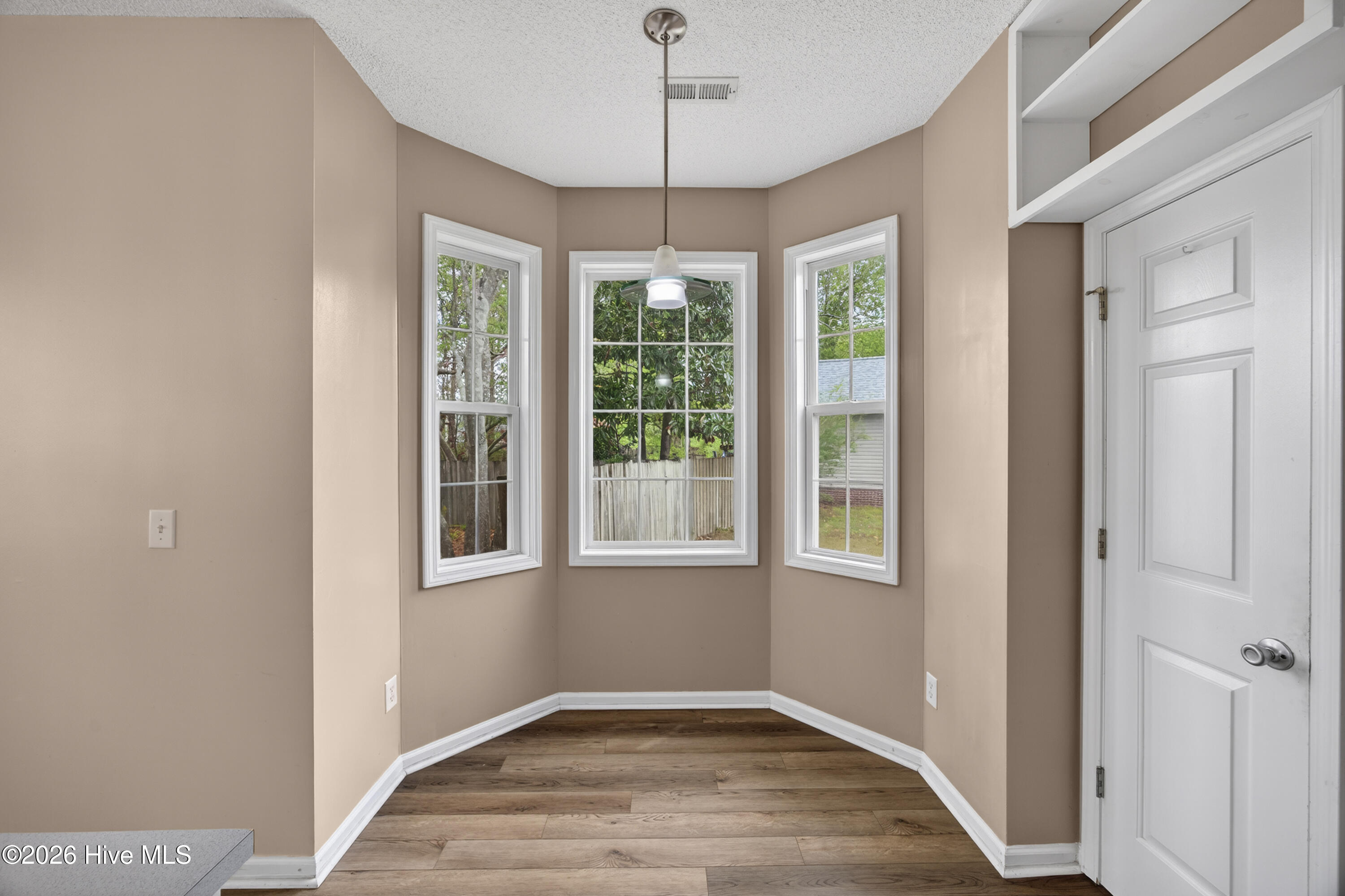 100565929 | Photo 30