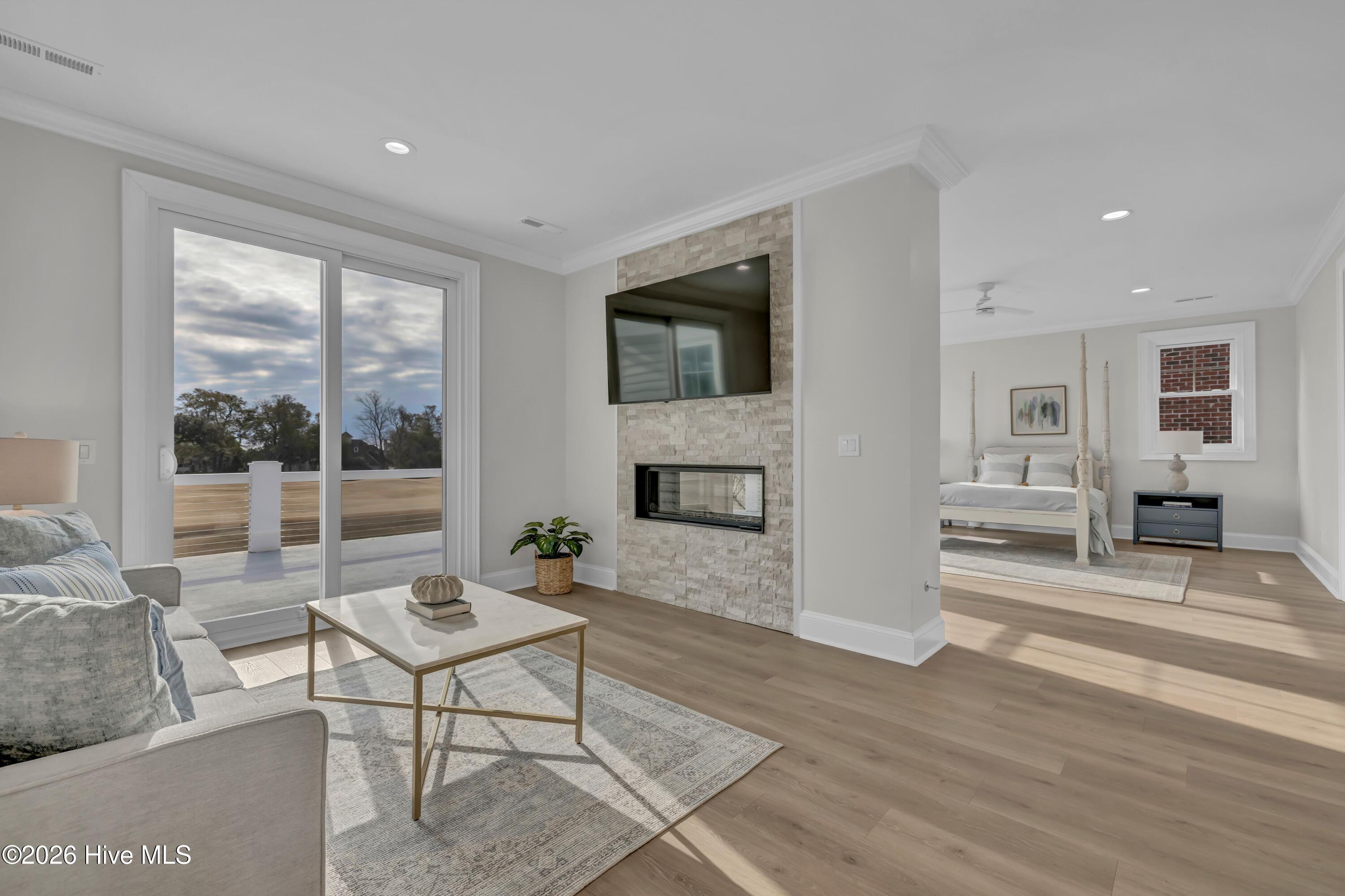 100552340 | Photo 24