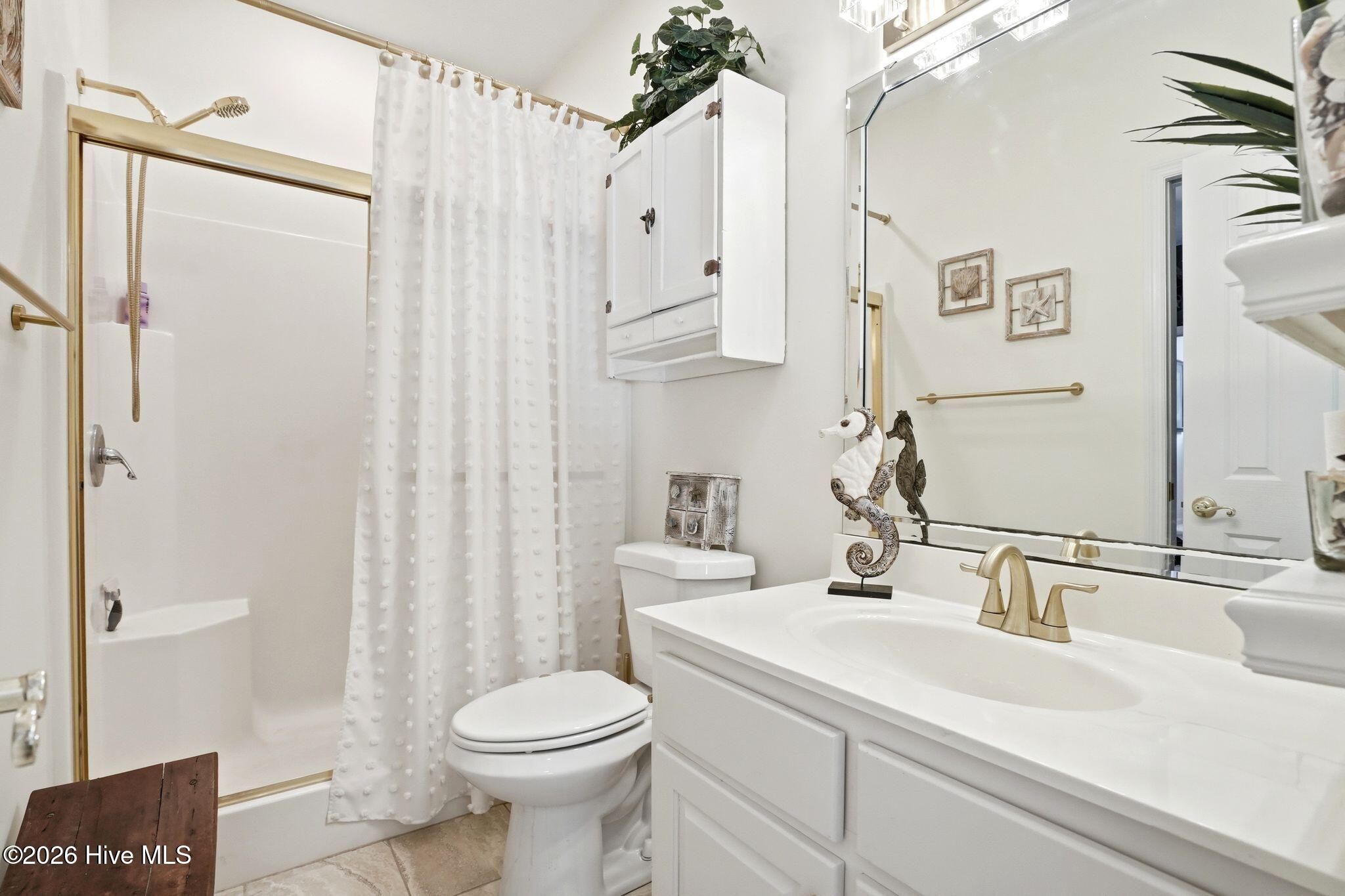 100562412 | Photo 32