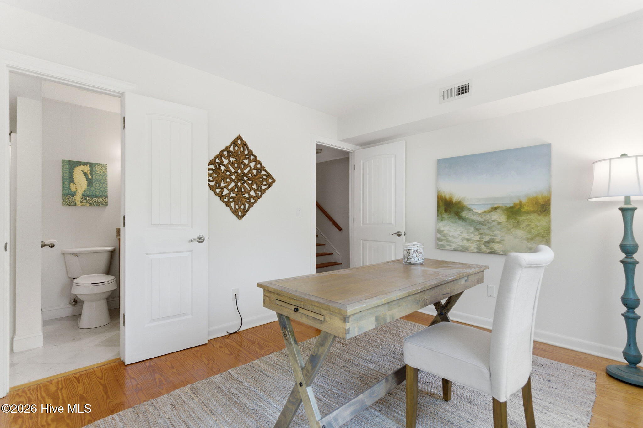 100570413 | Photo 16