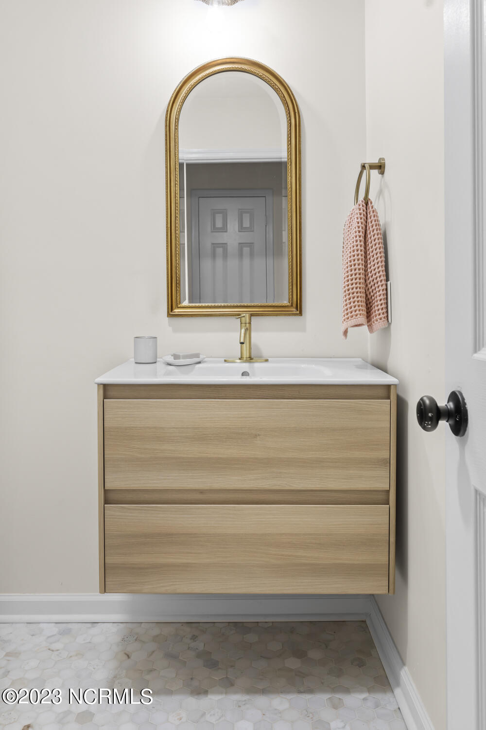 100544428 | Photo 23