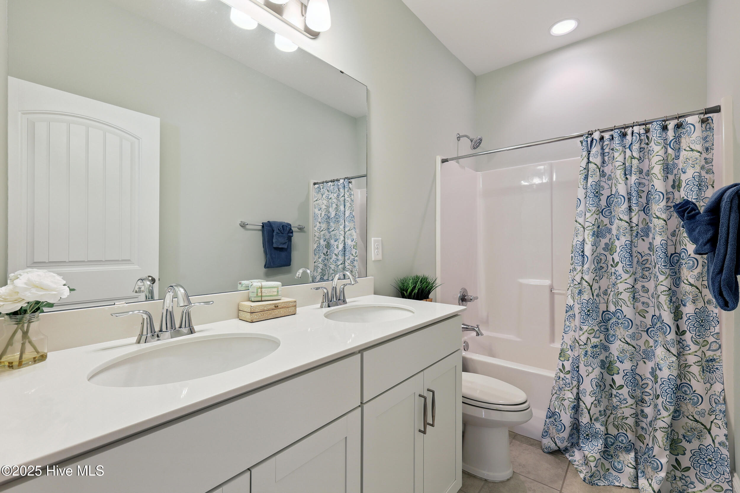 100521599 | Photo 23