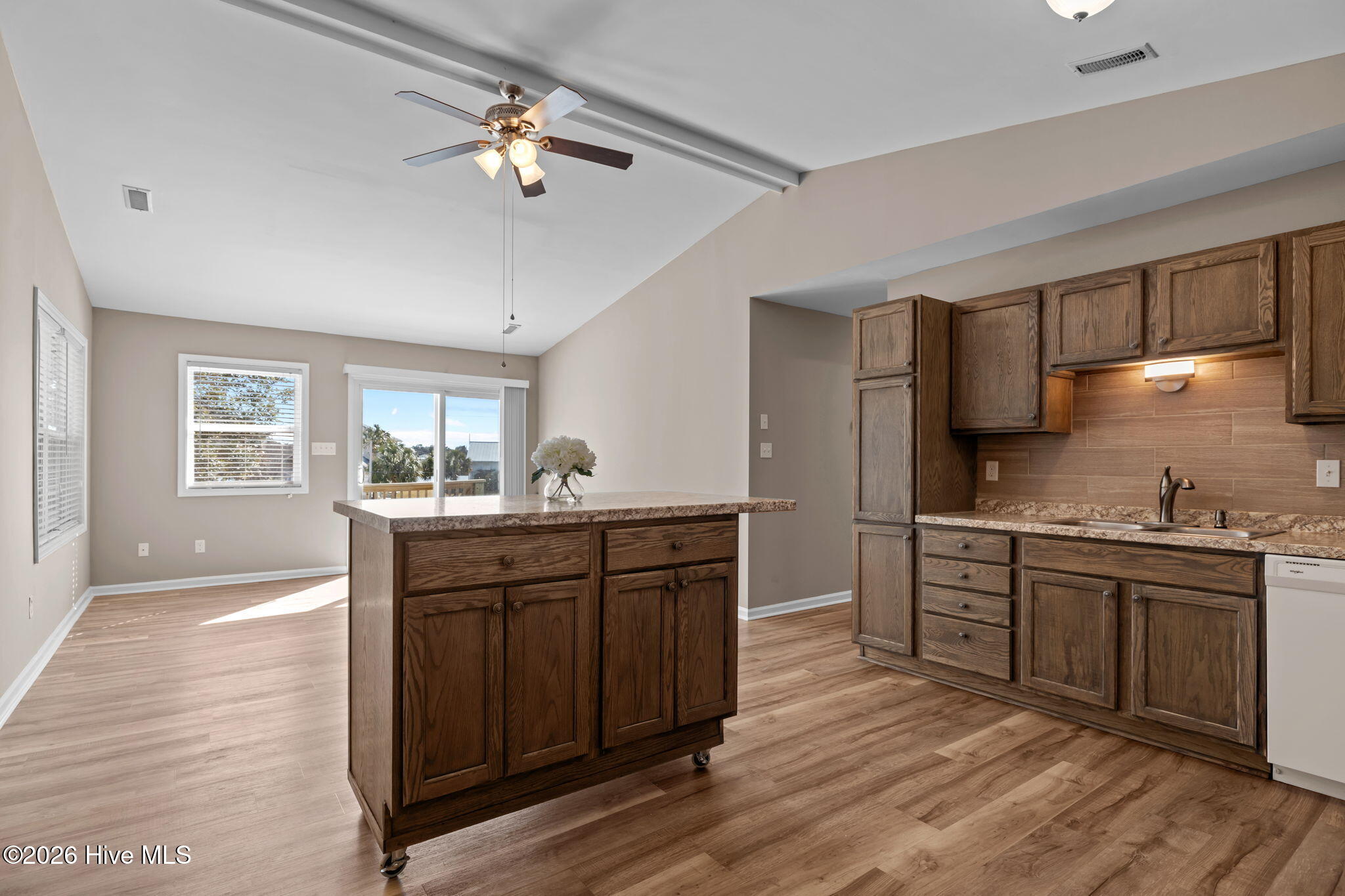 100551291 | Photo 10