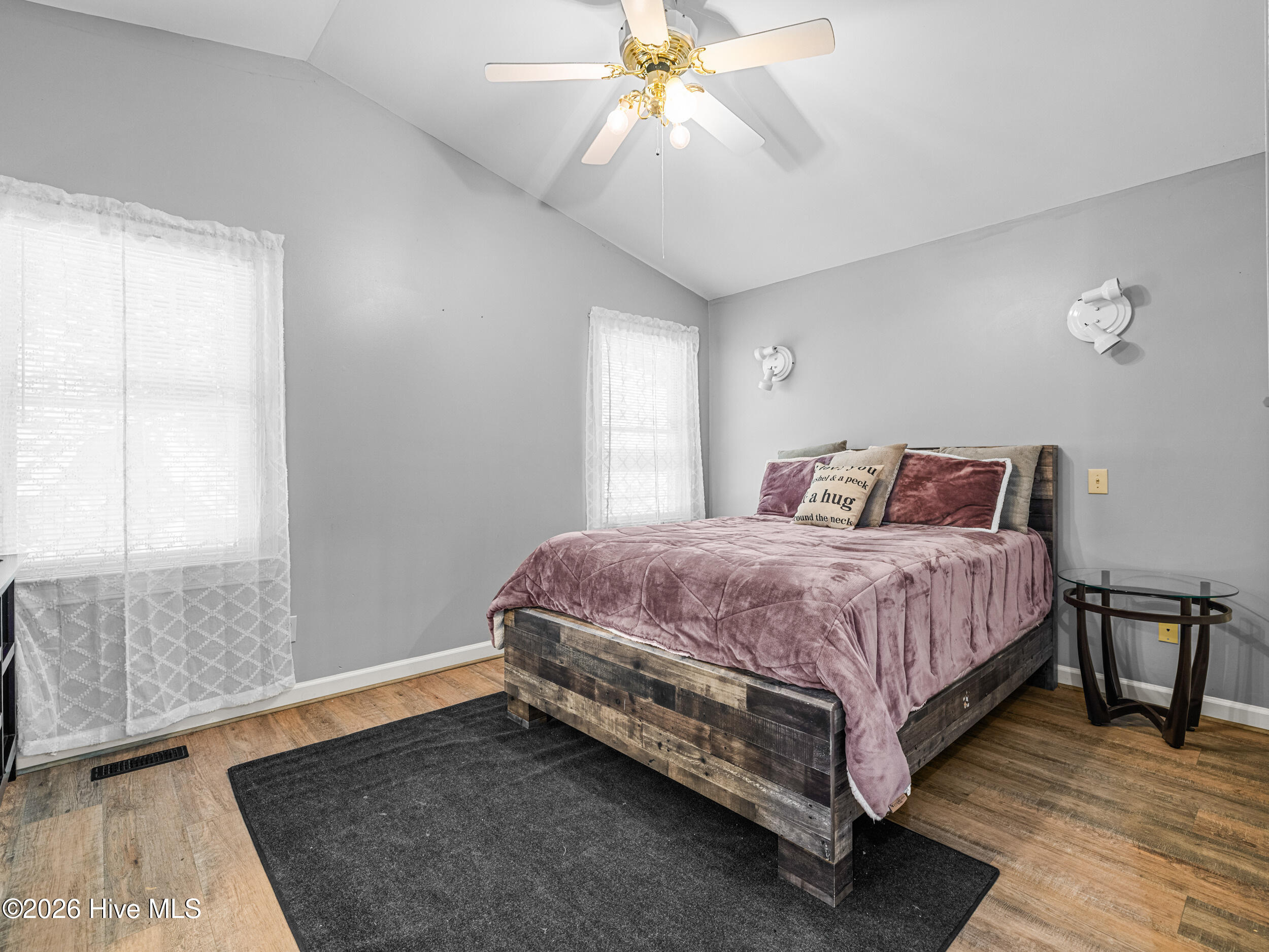 100570486 | Photo 60