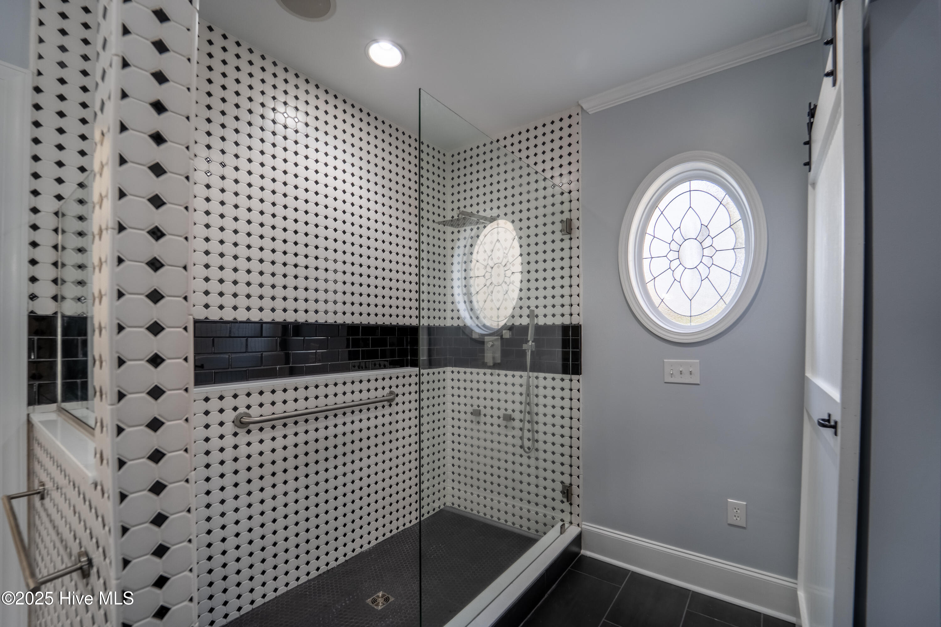 100544642 | Photo 23