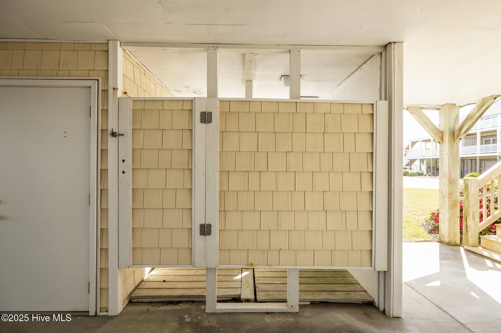 100563008 | Photo 42