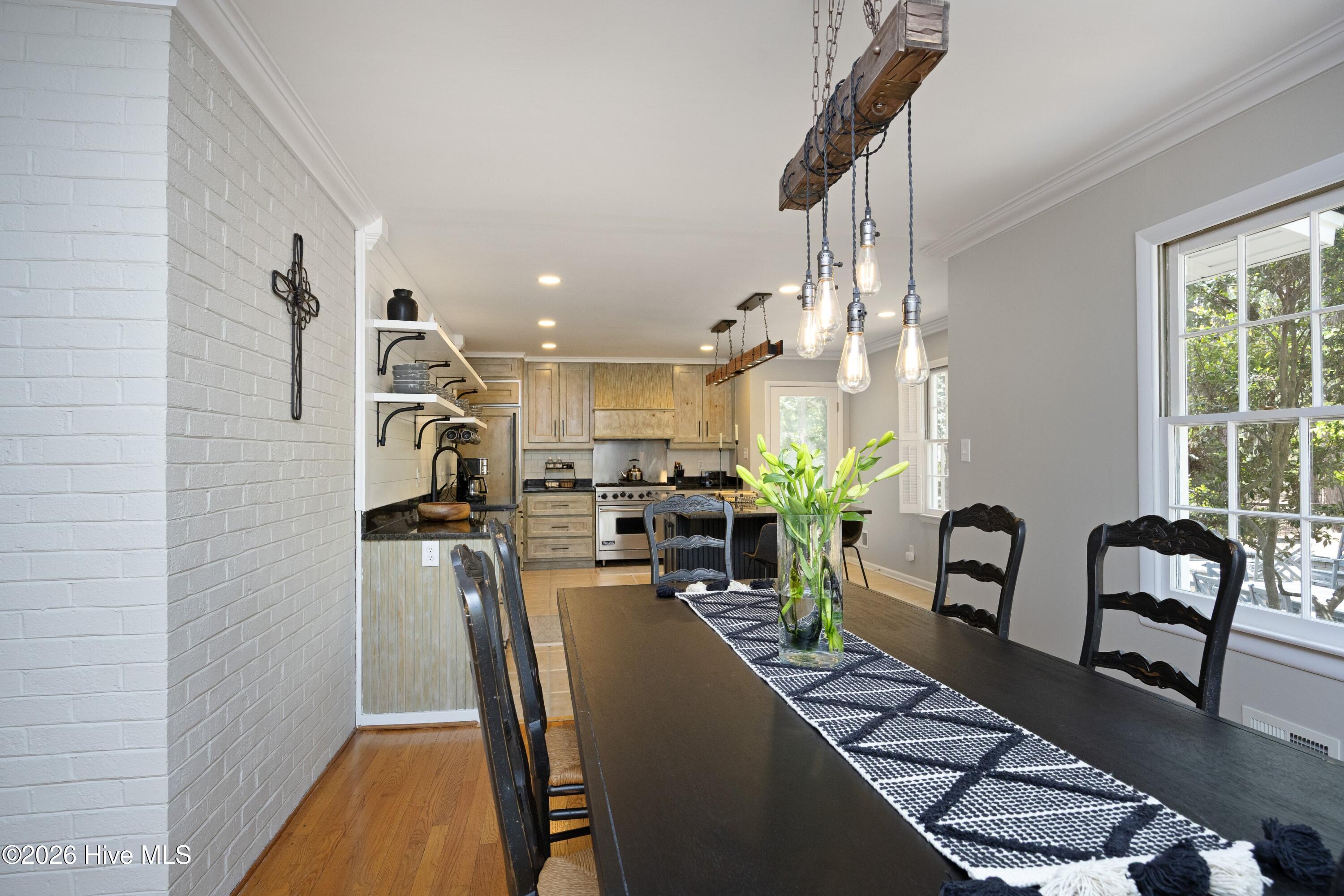 16Dining
