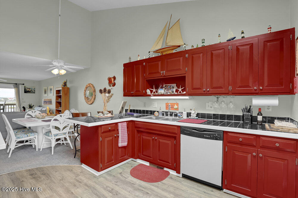 100513215 | Photo 15