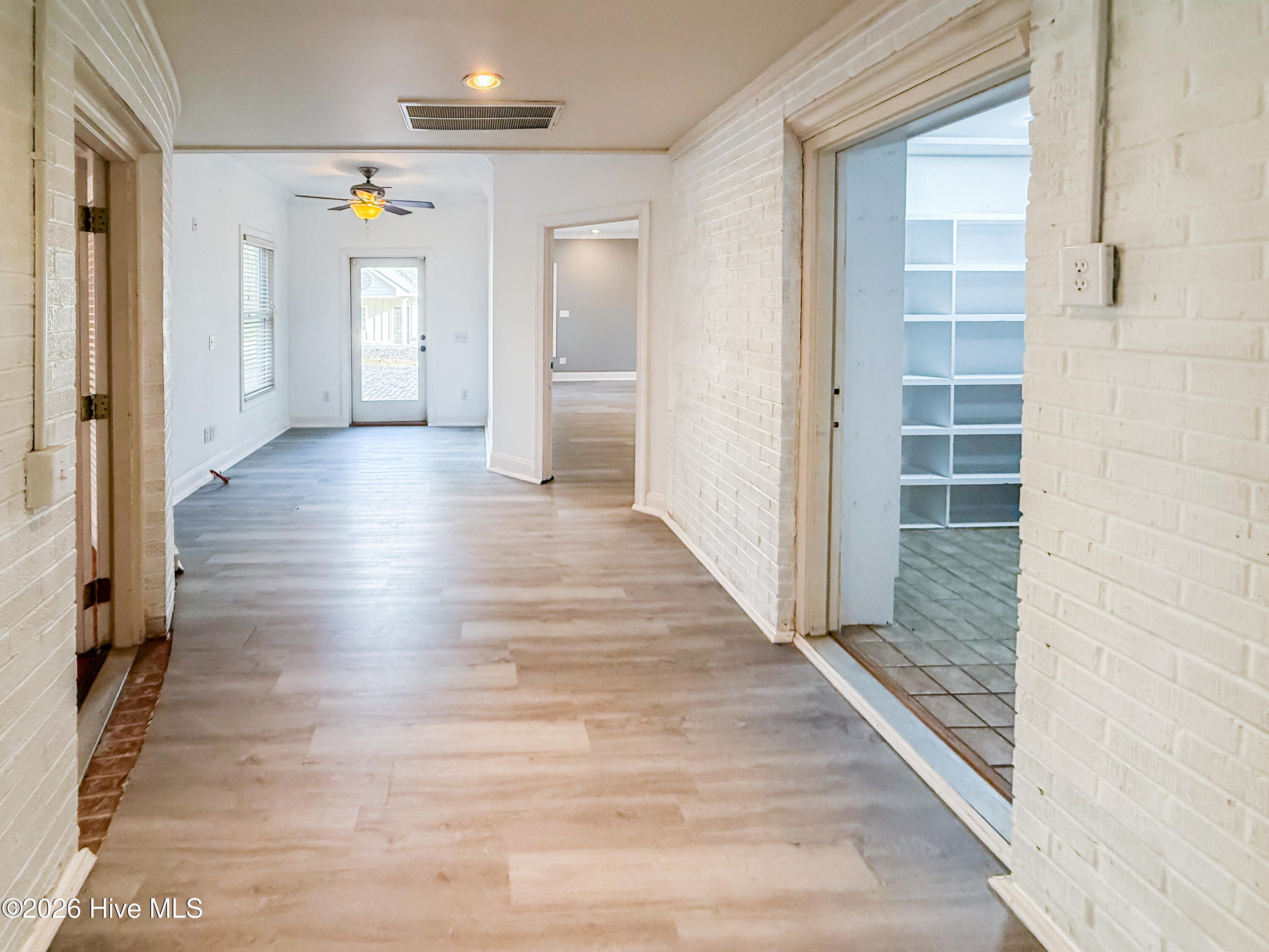 100547138 | Photo 22