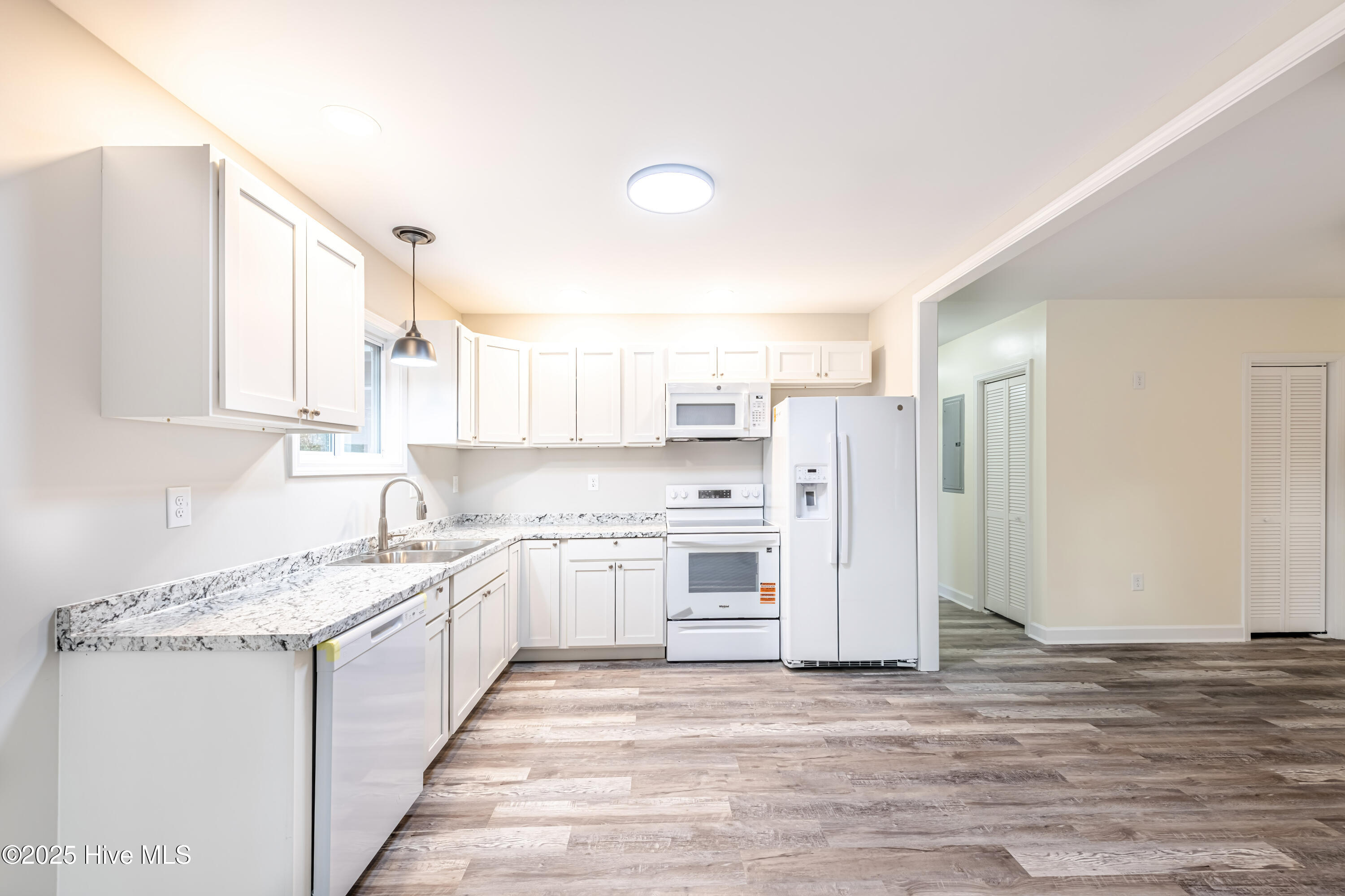 100538278 | Photo 13