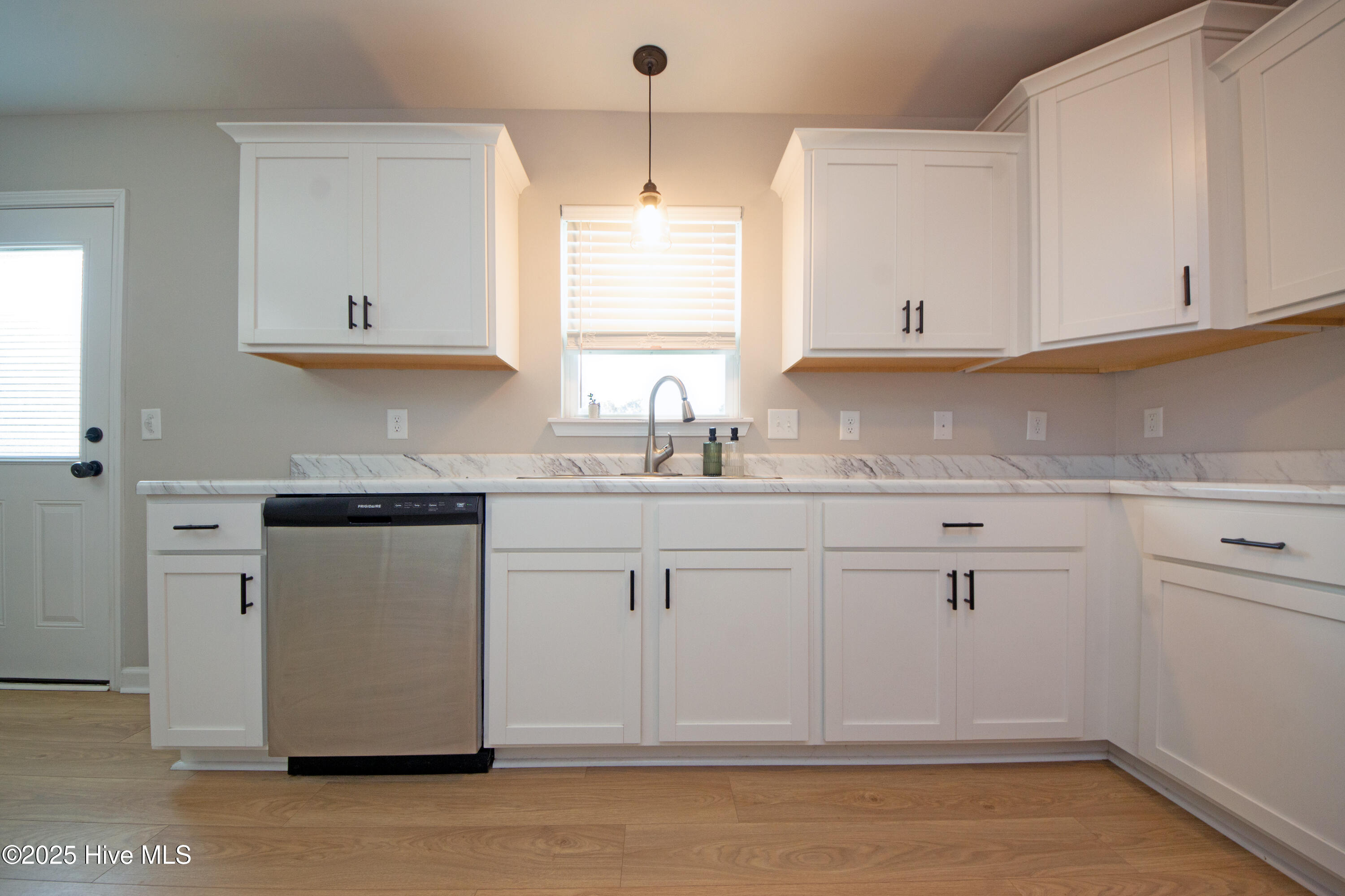 100539129 | Photo 28